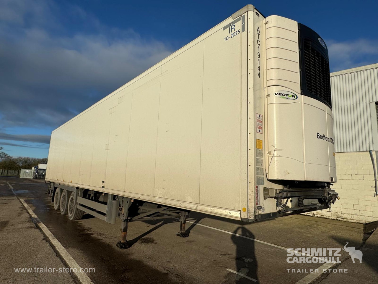 SCHMITZ Reefer Multitemp Taillift - Izotermička poluprikolica: slika 1 SCHMITZ Reefer Multitemp Taillift - Izotermička poluprikolica: slika 1