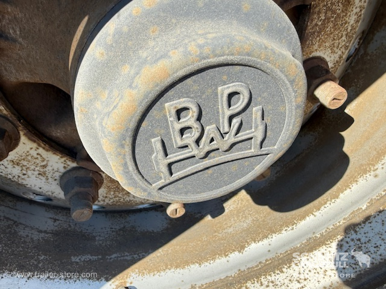 SCHMITZ Oplegger Kasten Standard Taillift - Poluprikolica sa zatvorenim sandukom: slika 4 SCHMITZ Oplegger Kasten Standard Taillift - Poluprikolica sa zatvorenim sandukom: slika 4