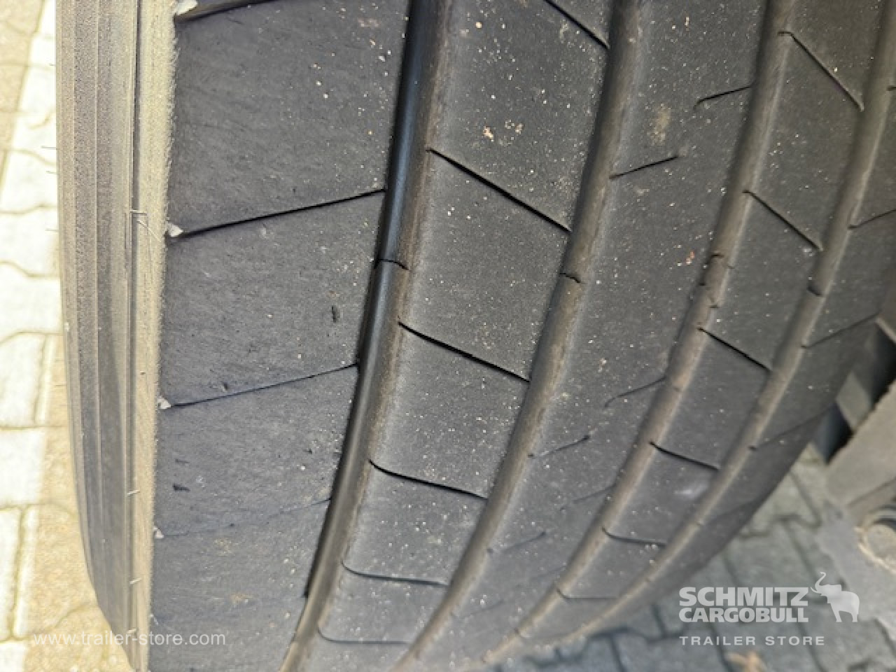 SCHMITZ Oplegger Kasten Standard Taillift - Poluprikolica sa zatvorenim sandukom: slika 5 SCHMITZ Oplegger Kasten Standard Taillift - Poluprikolica sa zatvorenim sandukom: slika 5