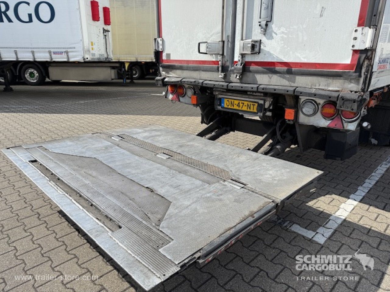 SCHMITZ Oplegger Vries Multitemp Taillift - Izotermička poluprikolica: slika 4 SCHMITZ Oplegger Vries Multitemp Taillift - Izotermička poluprikolica: slika 4