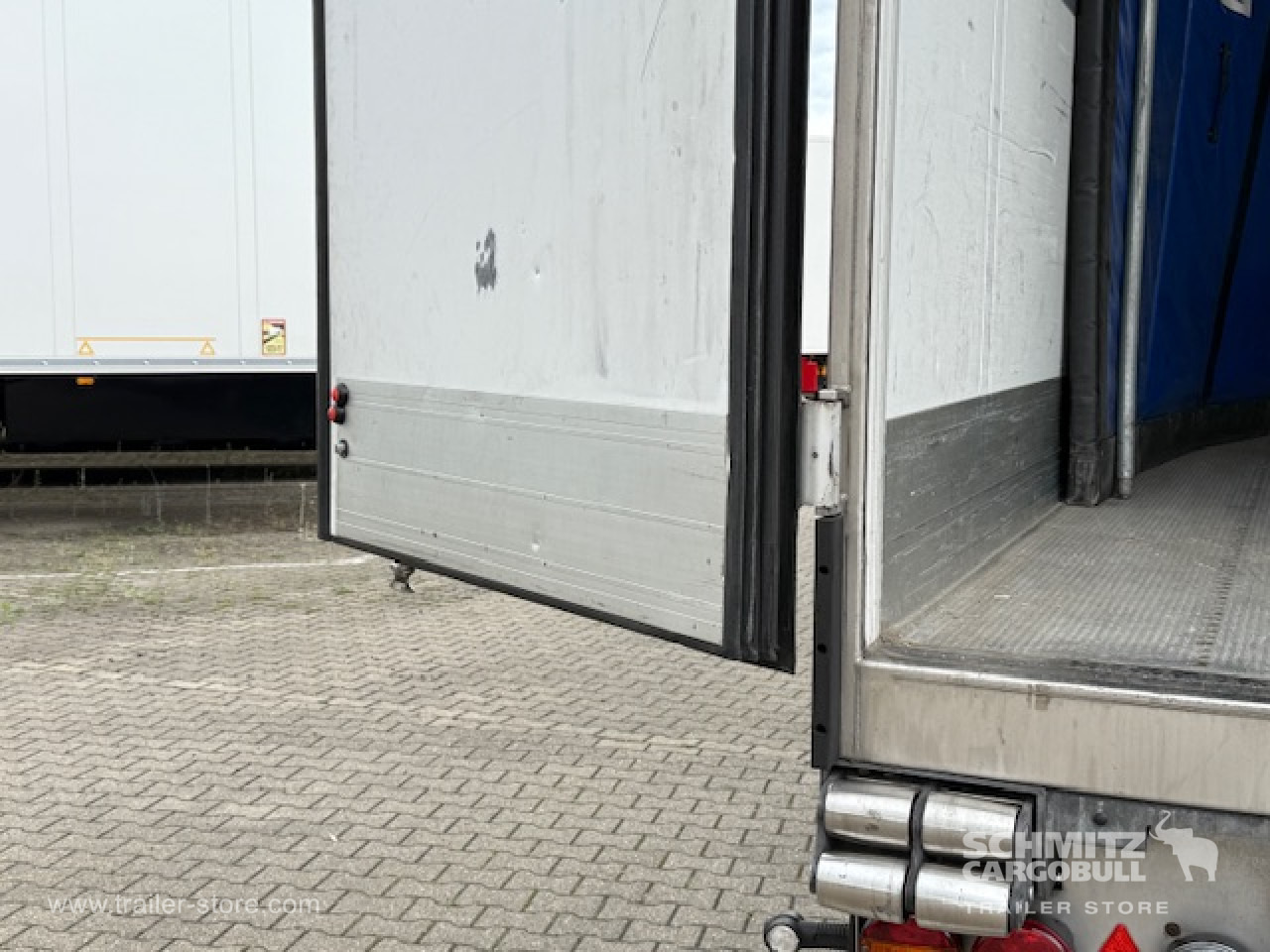 SCHMITZ Oplegger Vries Multitemp Taillift - Izotermička poluprikolica: slika 2 SCHMITZ Oplegger Vries Multitemp Taillift - Izotermička poluprikolica: slika 2