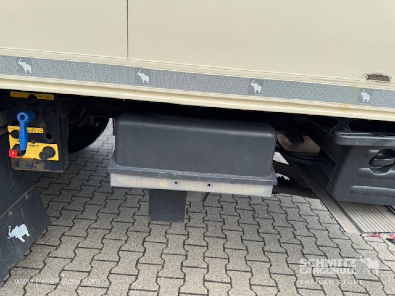 SCHMITZ Oplegger Vries Standard Taillift - Izotermička poluprikolica: slika 3 SCHMITZ Oplegger Vries Standard Taillift - Izotermička poluprikolica: slika 3