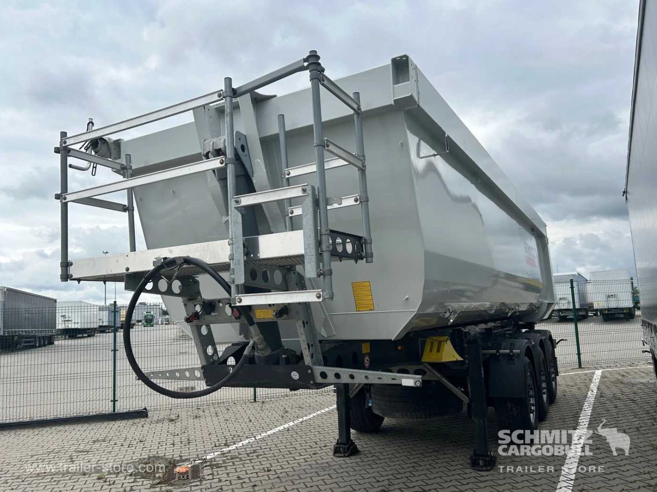 SCHMITZ Tipper steel-square sided body 28m³ - Poluprikolica istovarivača: slika 1 SCHMITZ Tipper steel-square sided body 28m³ - Poluprikolica istovarivača: slika 1
