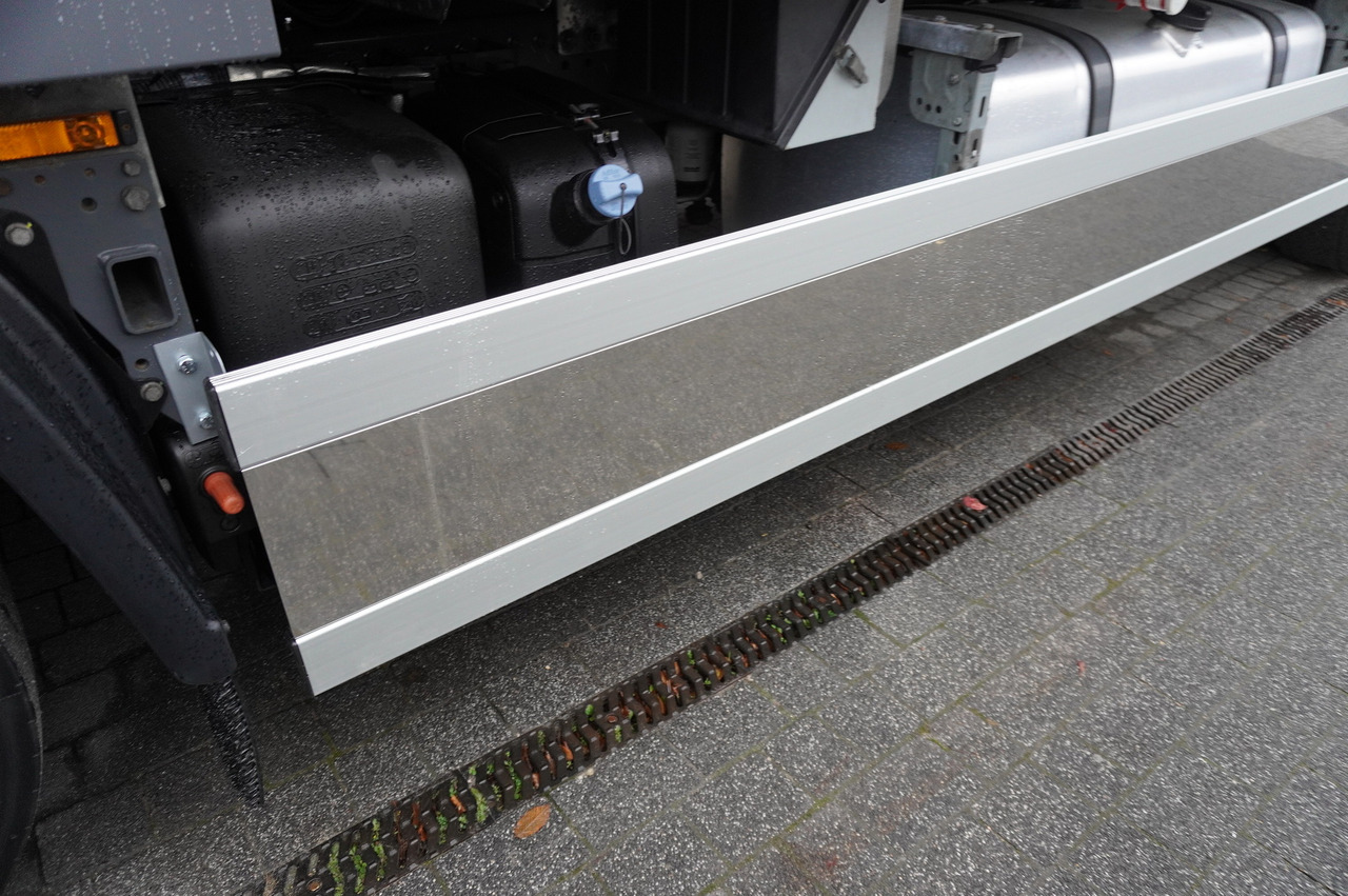 DAF XF 480 E6 6x2 / NEW Lamberet Refrigerator 18 pallets / 260000 km DAF XF 480 E6 6x2 / NEW Lamberet Refrigerator 18 pallets / 260000 km: slika 9 DAF XF 480 E6 6x2 / NEW Lamberet Refrigerator 18 pallets / 260000 km DAF XF 480 E6 6x2 / NEW Lamberet Refrigerator 18 pallets / 260000 km: slika 9