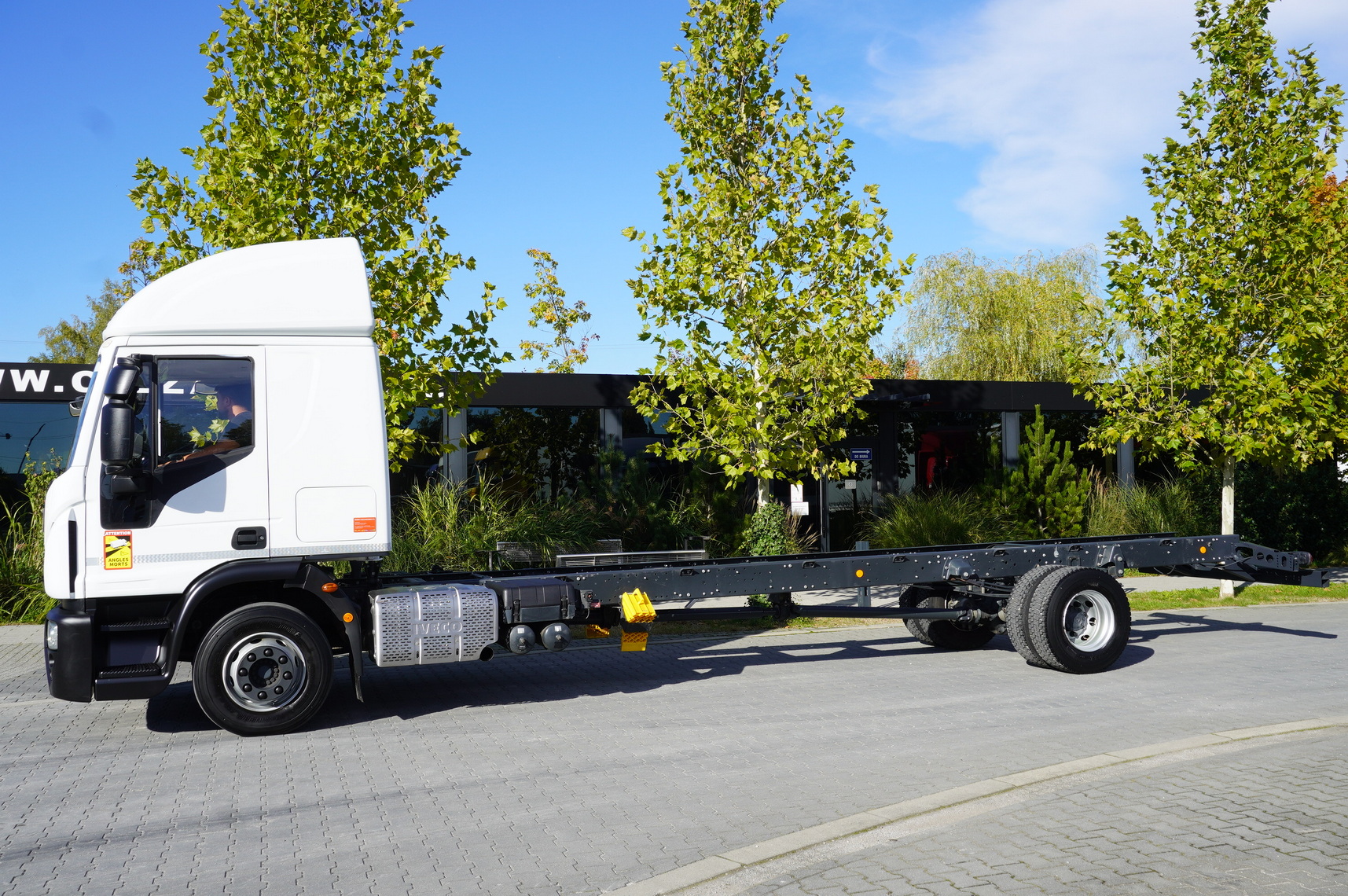 IVECO Eurocargo 140e19 4×2 E6 Glob / ADR / frame 8,1m - Kamion sa golom šasijom i zatvorenom kabinom: slika 2 IVECO Eurocargo 140e19 4×2 E6 Glob / ADR / frame 8,1m - Kamion sa golom šasijom i zatvorenom kabinom: slika 2