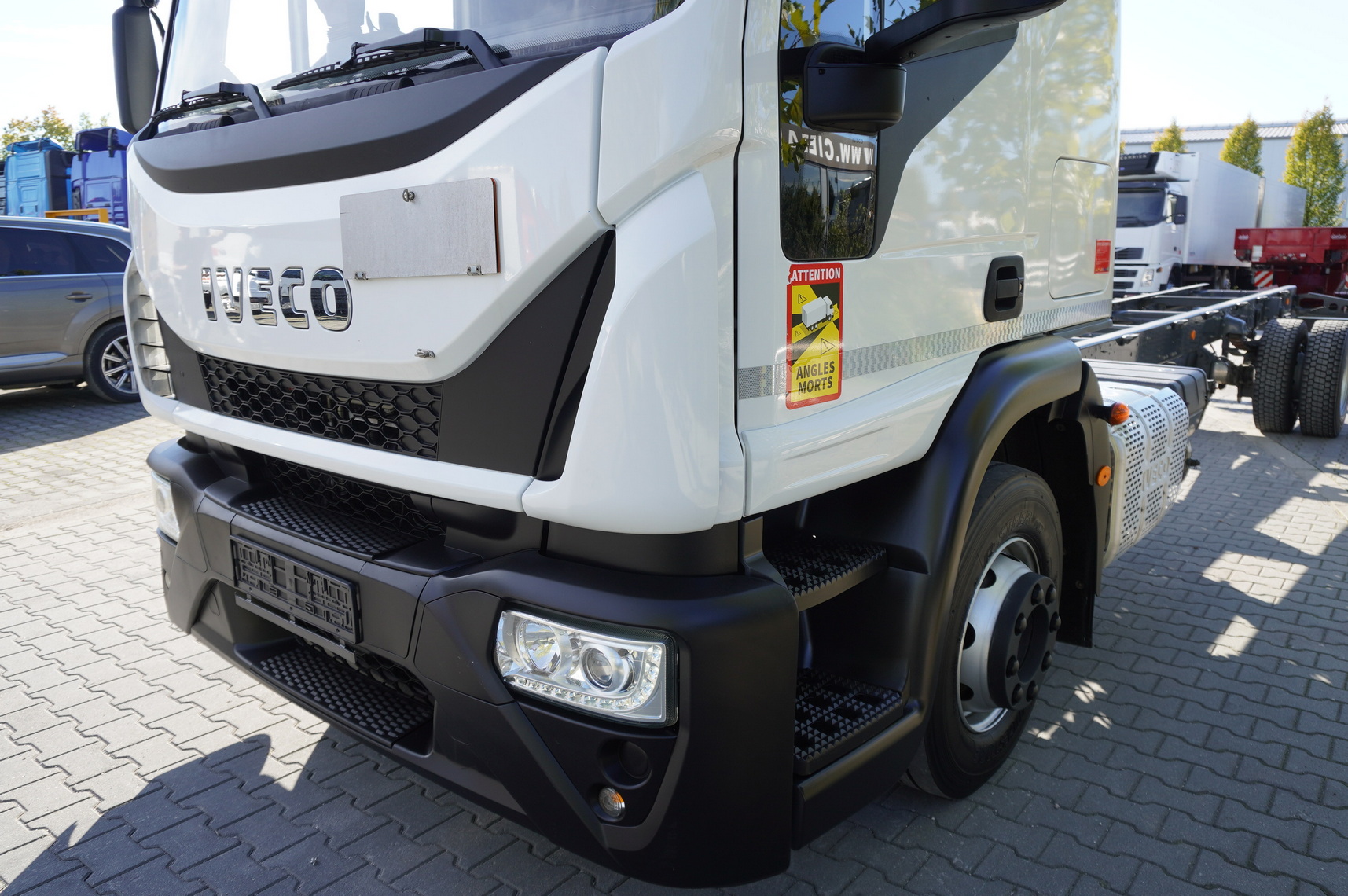 IVECO Eurocargo 140e19 4×2 E6 Glob / ADR / frame 8,1m - Kamion sa golom šasijom i zatvorenom kabinom: slika 5 IVECO Eurocargo 140e19 4×2 E6 Glob / ADR / frame 8,1m - Kamion sa golom šasijom i zatvorenom kabinom: slika 5
