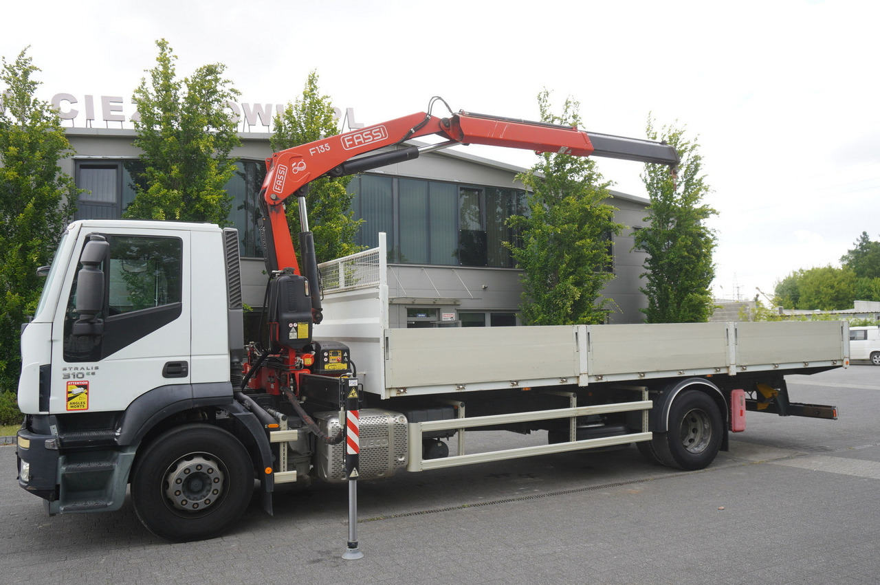 IVECO STRALIS 19.310 E6 / Flatbed 19 EPAL / FASSI F135 / 225 MTH! / 5.7 T - Kamion sa dizalicom, Kamion sa dizalicom: slika 4 IVECO STRALIS 19.310 E6 / Flatbed 19 EPAL / FASSI F135 / 225 MTH! / 5.7 T - Kamion sa dizalicom, Kamion sa dizalicom: slika 4