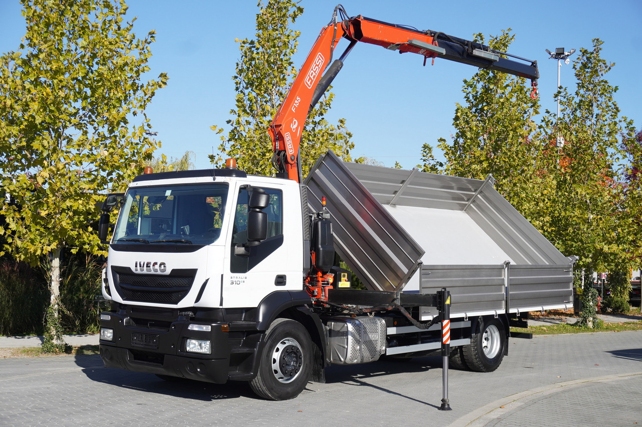 IVECO Stralis 310 E6 / NEW 3-sided tipper / Fassi F135 crane with remote control - Kamion sa tovarnim sandukom, Kamion sa dizalicom: slika 2 IVECO Stralis 310 E6 / NEW 3-sided tipper / Fassi F135 crane with remote control - Kamion sa tovarnim sandukom, Kamion sa dizalicom: slika 2