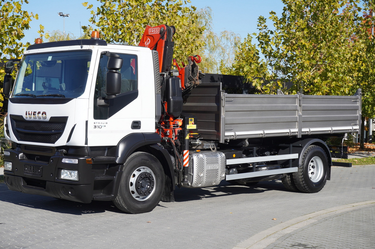 IVECO Stralis 310 E6 / NEW 3-sided tipper / Fassi F135 crane with remote control - Kamion sa dizalicom: slika 3 IVECO Stralis 310 E6 / NEW 3-sided tipper / Fassi F135 crane with remote control - Kamion sa dizalicom: slika 3