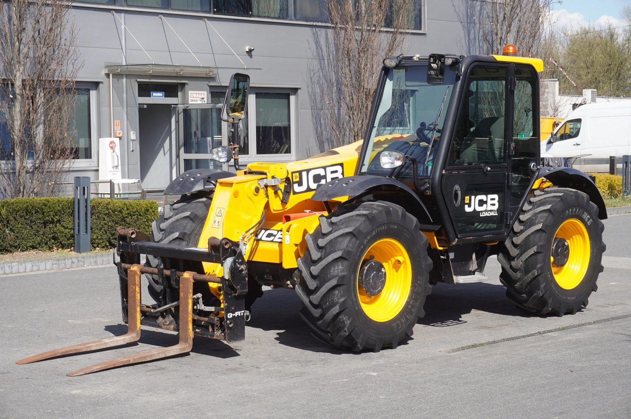 JCB 526-56 AGRI Plus / 5.6 m telescopic loader / joystick - Utovarivač točkaš: slika 3 JCB 526-56 AGRI Plus / 5.6 m telescopic loader / joystick - Utovarivač točkaš: slika 3