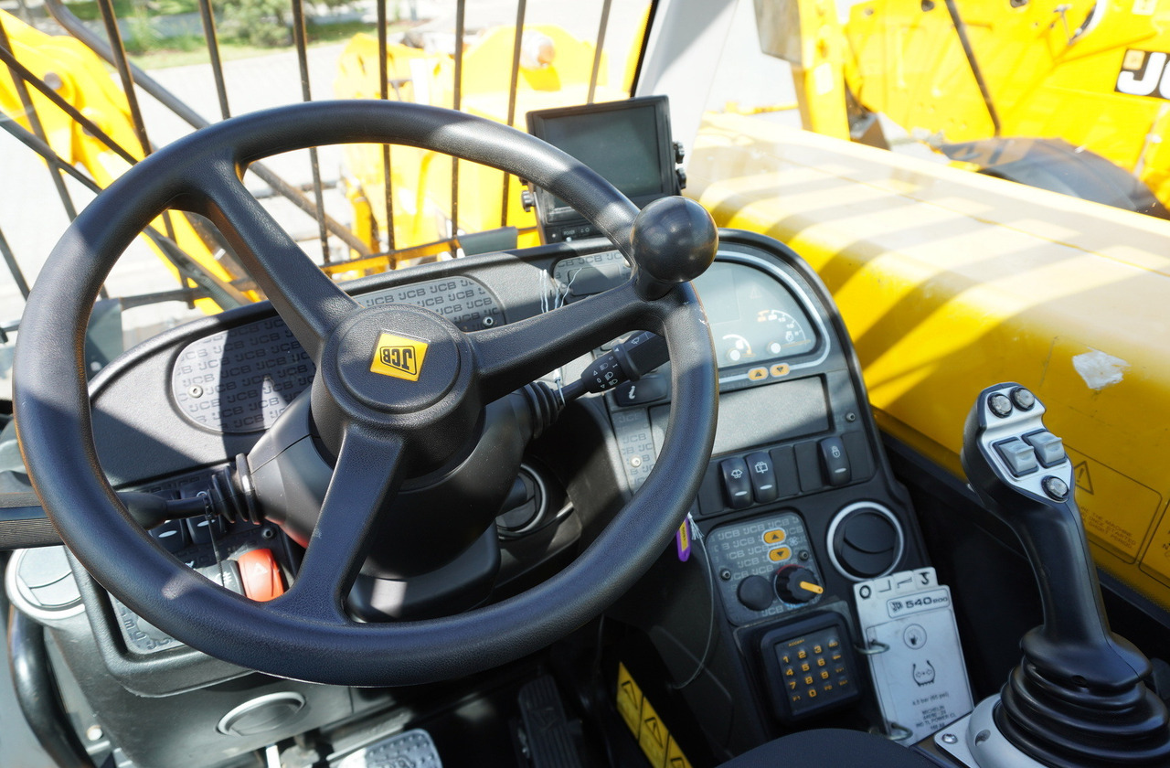 JCB 540-200 Telescopic Loader / 20 m reach / joystick / 2 units - Teleskopski upravljač: slika 4 JCB 540-200 Telescopic Loader / 20 m reach / joystick / 2 units - Teleskopski upravljač: slika 4