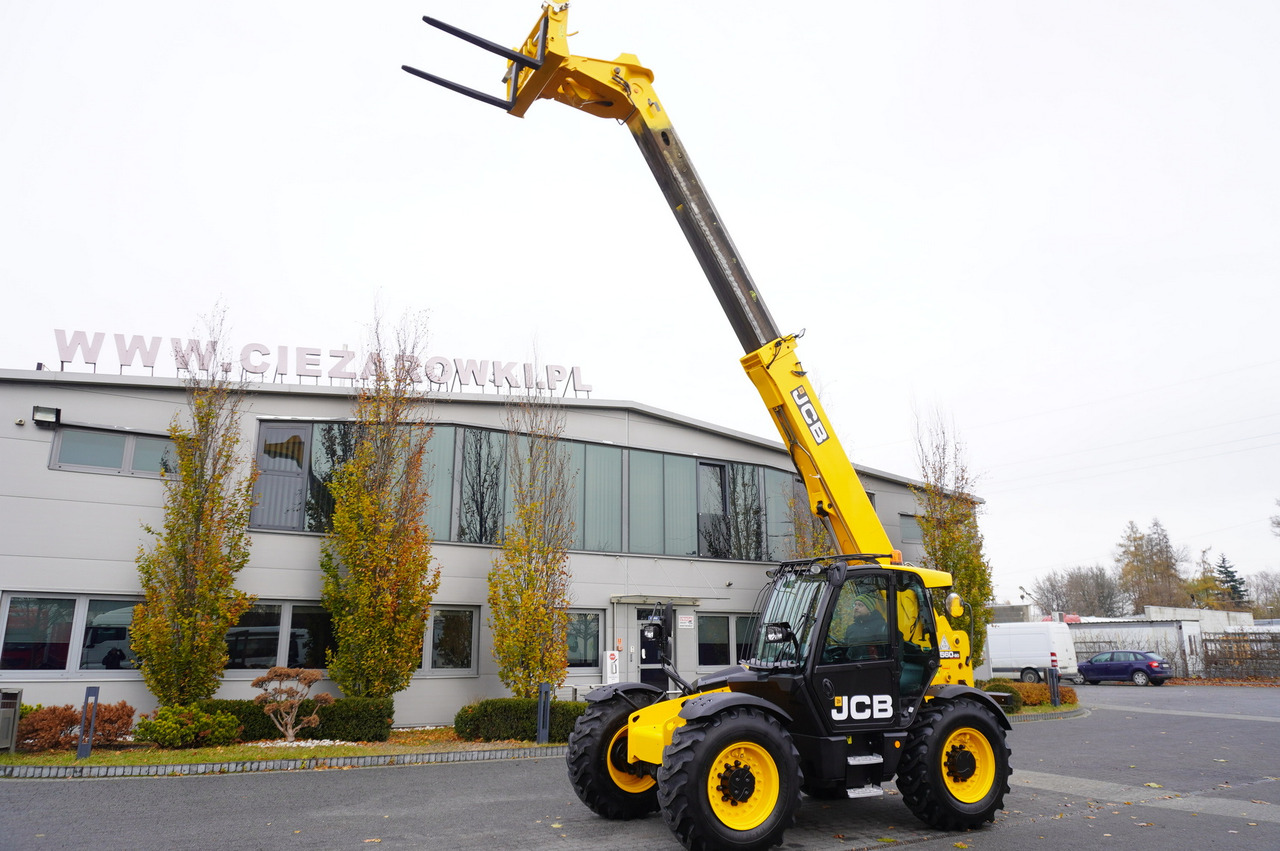 JCB 560-80 / 6 ton lifting capacity / power 146 HP - Utovarivač točkaš: slika 2 JCB 560-80 / 6 ton lifting capacity / power 146 HP - Utovarivač točkaš: slika 2