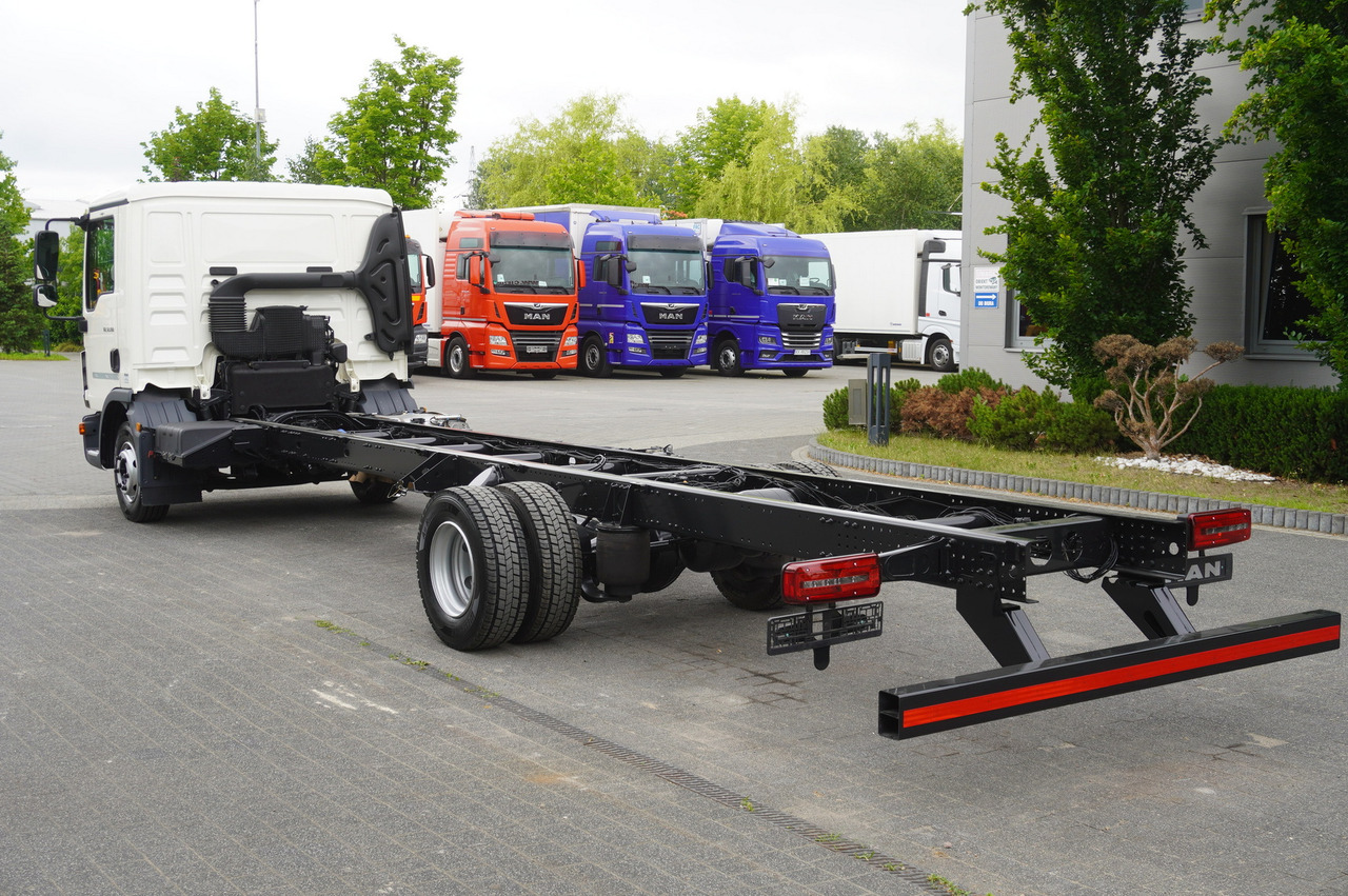 MAN TGL 12.190 / Chassis 8 m / 100 tho. km - Kamion sa golom šasijom i zatvorenom kabinom: slika 4 MAN TGL 12.190 / Chassis 8 m / 100 tho. km - Kamion sa golom šasijom i zatvorenom kabinom: slika 4
