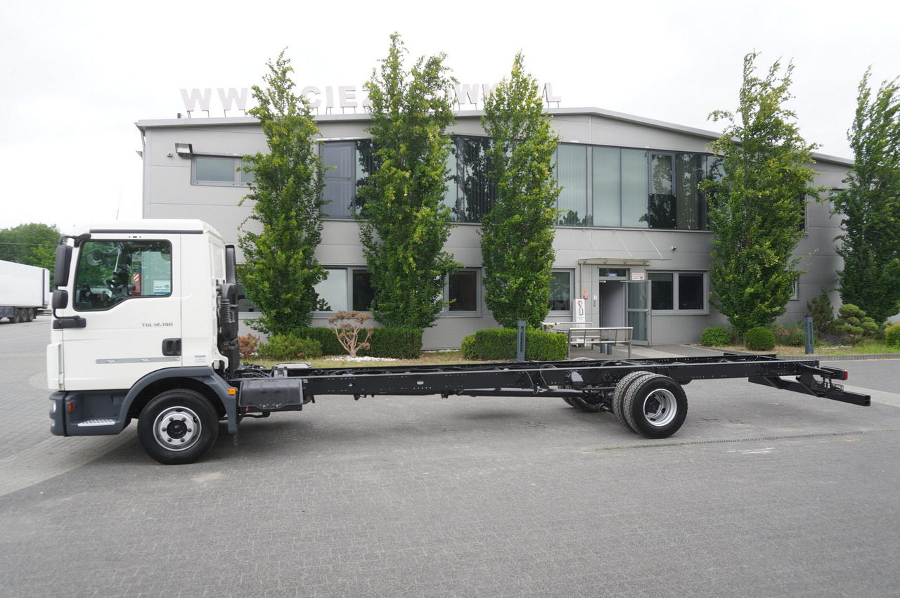 MAN TGL 12.190 / Chassis 8 m / 100 tho. km - Kamion sa golom šasijom i zatvorenom kabinom: slika 3 MAN TGL 12.190 / Chassis 8 m / 100 tho. km - Kamion sa golom šasijom i zatvorenom kabinom: slika 3