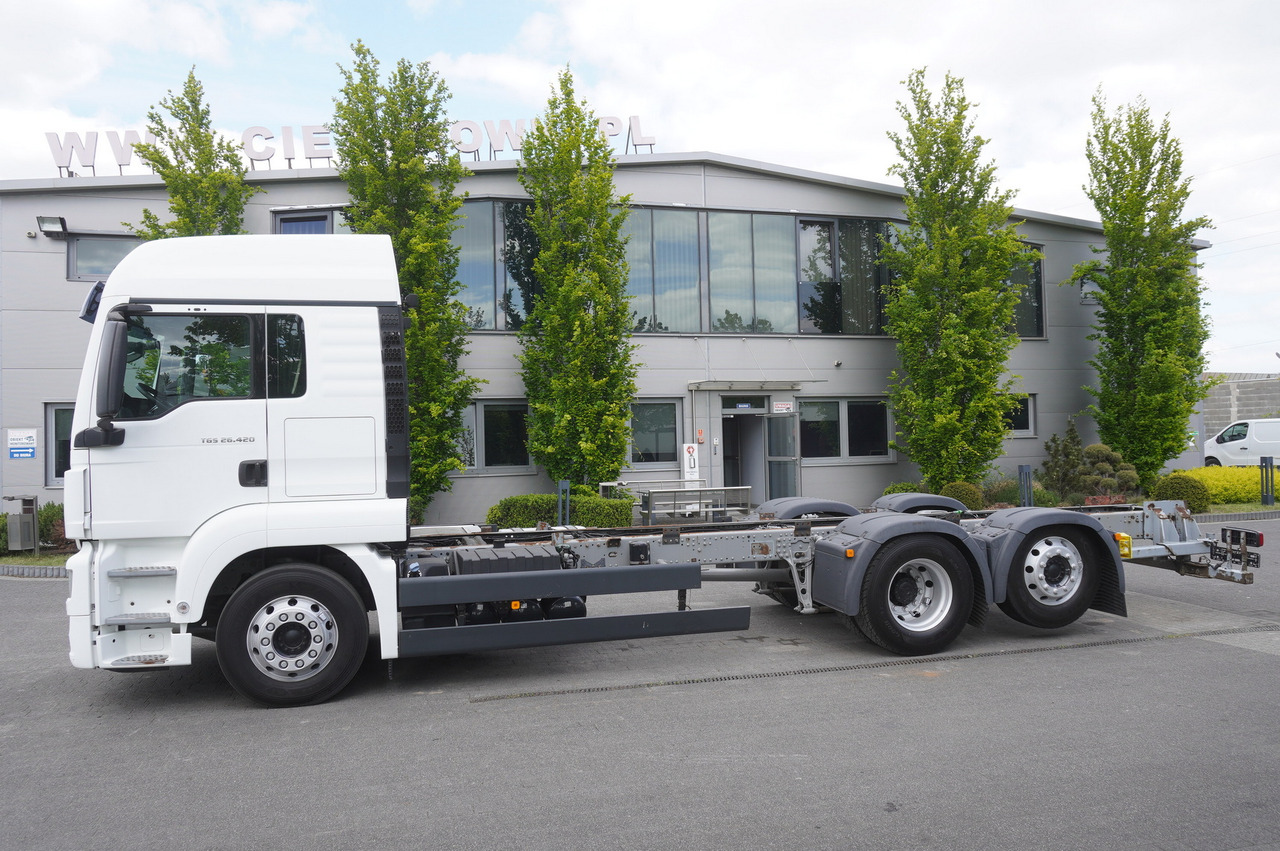MAN TGS 26.420 / 7.5 m chassis / 14.5 t load cap. / Sleeping cab - Kamion sa golom šasijom i zatvorenom kabinom: slika 2 MAN TGS 26.420 / 7.5 m chassis / 14.5 t load cap. / Sleeping cab - Kamion sa golom šasijom i zatvorenom kabinom: slika 2
