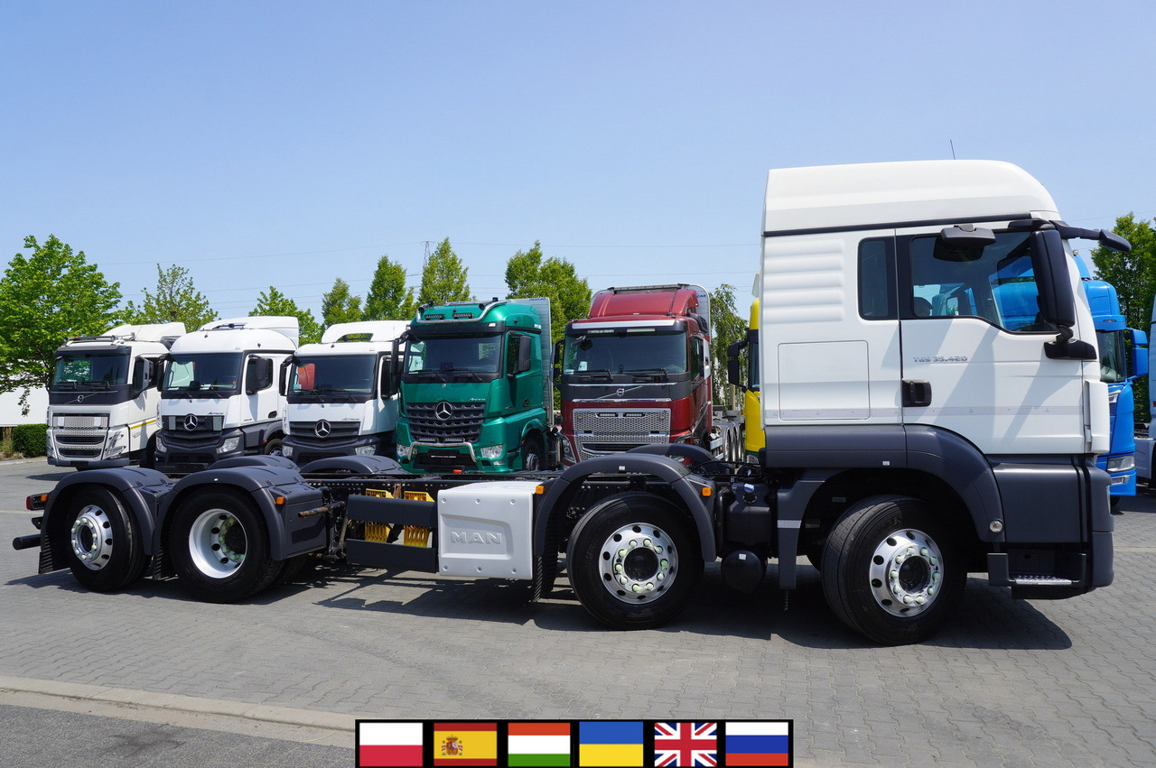 MAN TGS 35.420 8×2 / Chassis 6.4 m / 3 steered axles - Kamion sa golom šasijom i zatvorenom kabinom: slika 1 MAN TGS 35.420 8×2 / Chassis 6.4 m / 3 steered axles - Kamion sa golom šasijom i zatvorenom kabinom: slika 1