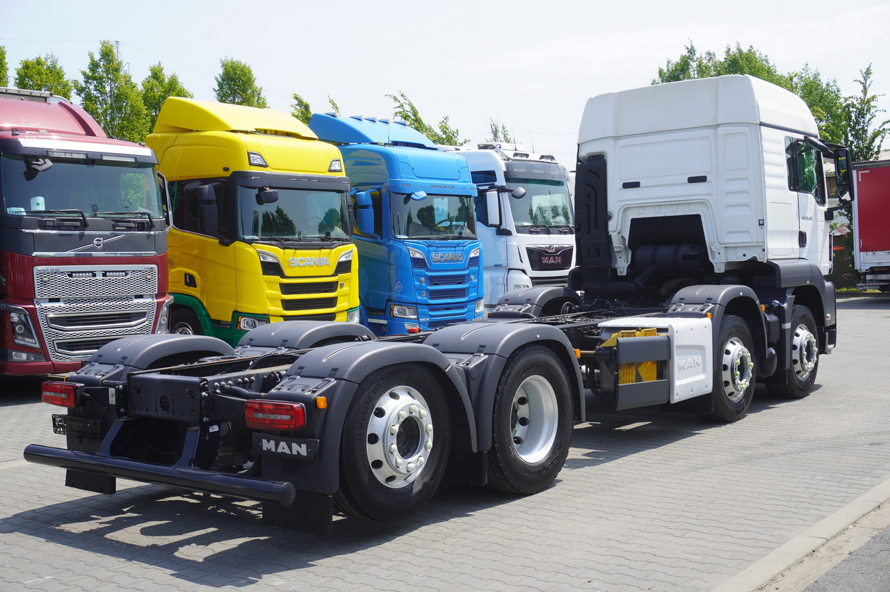 MAN TGS 35.420 8x2 / Chassis 6.4 m / 3 steered axles - Kamion sa golom šasijom i zatvorenom kabinom: slika 5 MAN TGS 35.420 8x2 / Chassis 6.4 m / 3 steered axles - Kamion sa golom šasijom i zatvorenom kabinom: slika 5