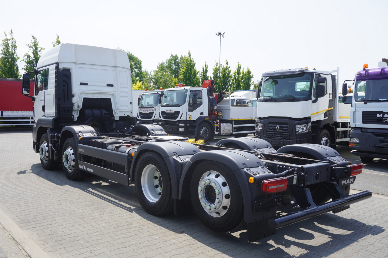 MAN TGS 35.420 8x2 / Chassis 6.4 m / 3 steered axles - Kamion sa golom šasijom i zatvorenom kabinom: slika 4 MAN TGS 35.420 8x2 / Chassis 6.4 m / 3 steered axles - Kamion sa golom šasijom i zatvorenom kabinom: slika 4