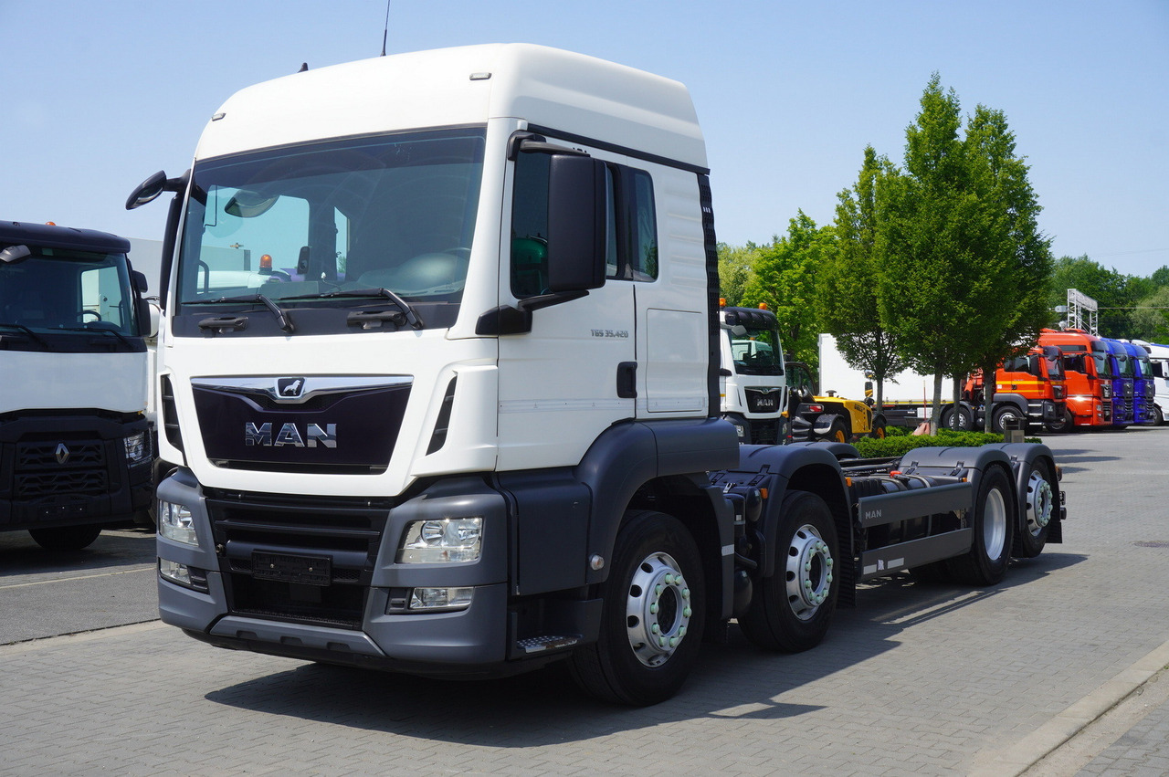 MAN TGS 35.420 8x2 / Chassis 6.4 m / 3 steered axles - Kamion sa dizalicom: slika 2 MAN TGS 35.420 8x2 / Chassis 6.4 m / 3 steered axles - Kamion sa dizalicom: slika 2