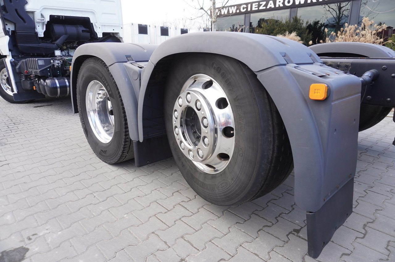MAN TGX 26,500 / 500 HP / steering 3rd axle / 20 t cap. / Chassis 6.5 m - Kamion sa golom šasijom i zatvorenom kabinom: slika 2 MAN TGX 26,500 / 500 HP / steering 3rd axle / 20 t cap. / Chassis 6.5 m - Kamion sa golom šasijom i zatvorenom kabinom: slika 2