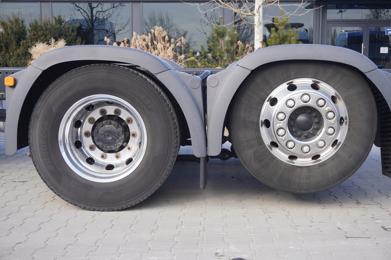 Kamion sa golom šasijom i zatvorenom kabinom MAN TGX 26,500 / 500 HP / steering 3rd axle / 20 t cap. / Chassis 6.5 m: slika 16