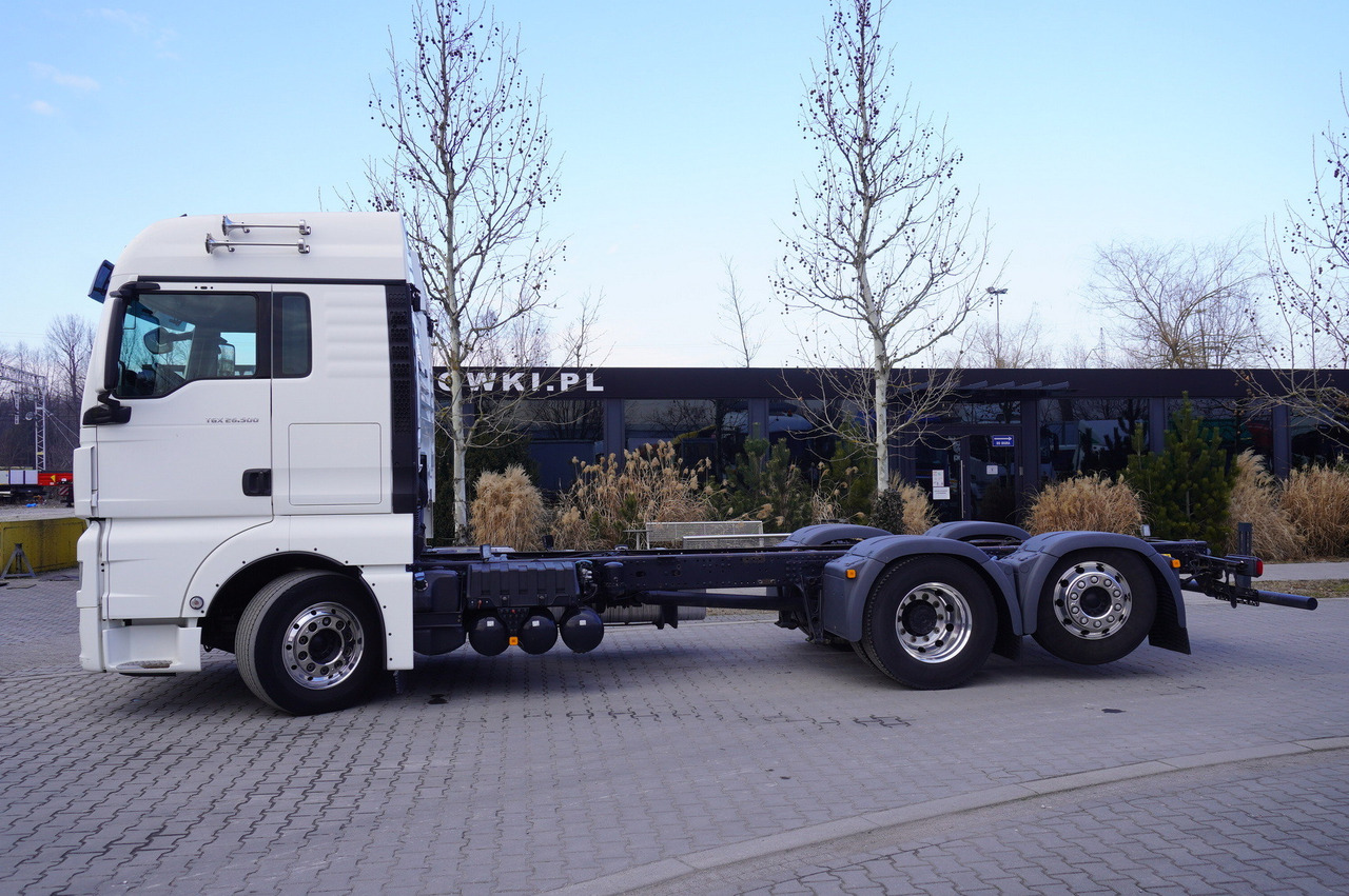 MAN TGX 26,500 / 500 HP / steering 3rd axle / 20 t cap. / Chassis 6.5 m - Kamion sa golom šasijom i zatvorenom kabinom: slika 4 MAN TGX 26,500 / 500 HP / steering 3rd axle / 20 t cap. / Chassis 6.5 m - Kamion sa golom šasijom i zatvorenom kabinom: slika 4