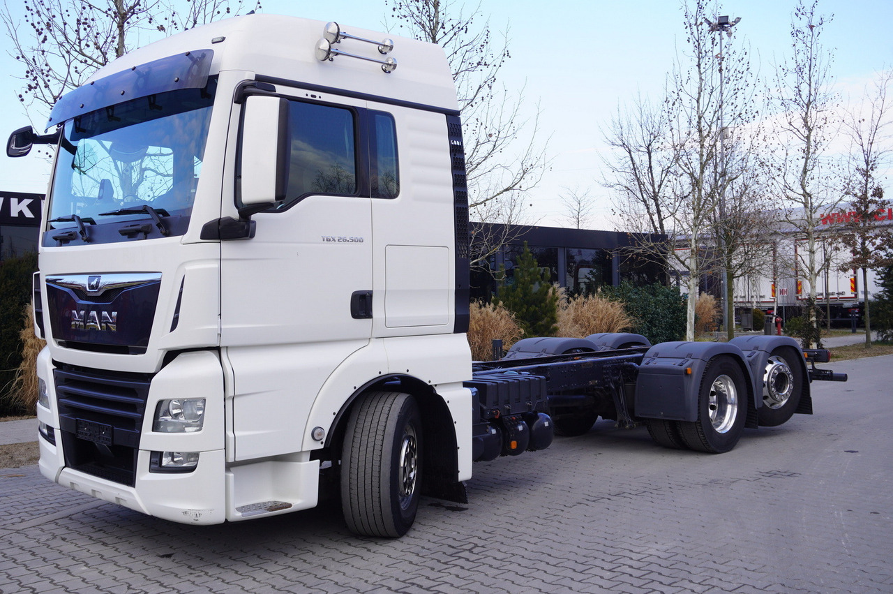 MAN TGX 26,500 / 500 HP / steering 3rd axle / 20 t cap. / Chassis 6.5 m - Kamion sa golom šasijom i zatvorenom kabinom: slika 1 MAN TGX 26,500 / 500 HP / steering 3rd axle / 20 t cap. / Chassis 6.5 m - Kamion sa golom šasijom i zatvorenom kabinom: slika 1