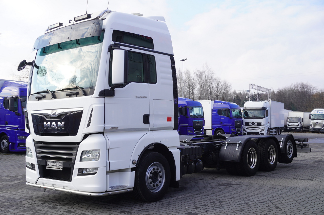 MAN TGX 35.580 E6 8x4/4 - 8.8m chassis frame - Kamion sa golom šasijom i zatvorenom kabinom: slika 2 MAN TGX 35.580 E6 8x4/4 - 8.8m chassis frame - Kamion sa golom šasijom i zatvorenom kabinom: slika 2