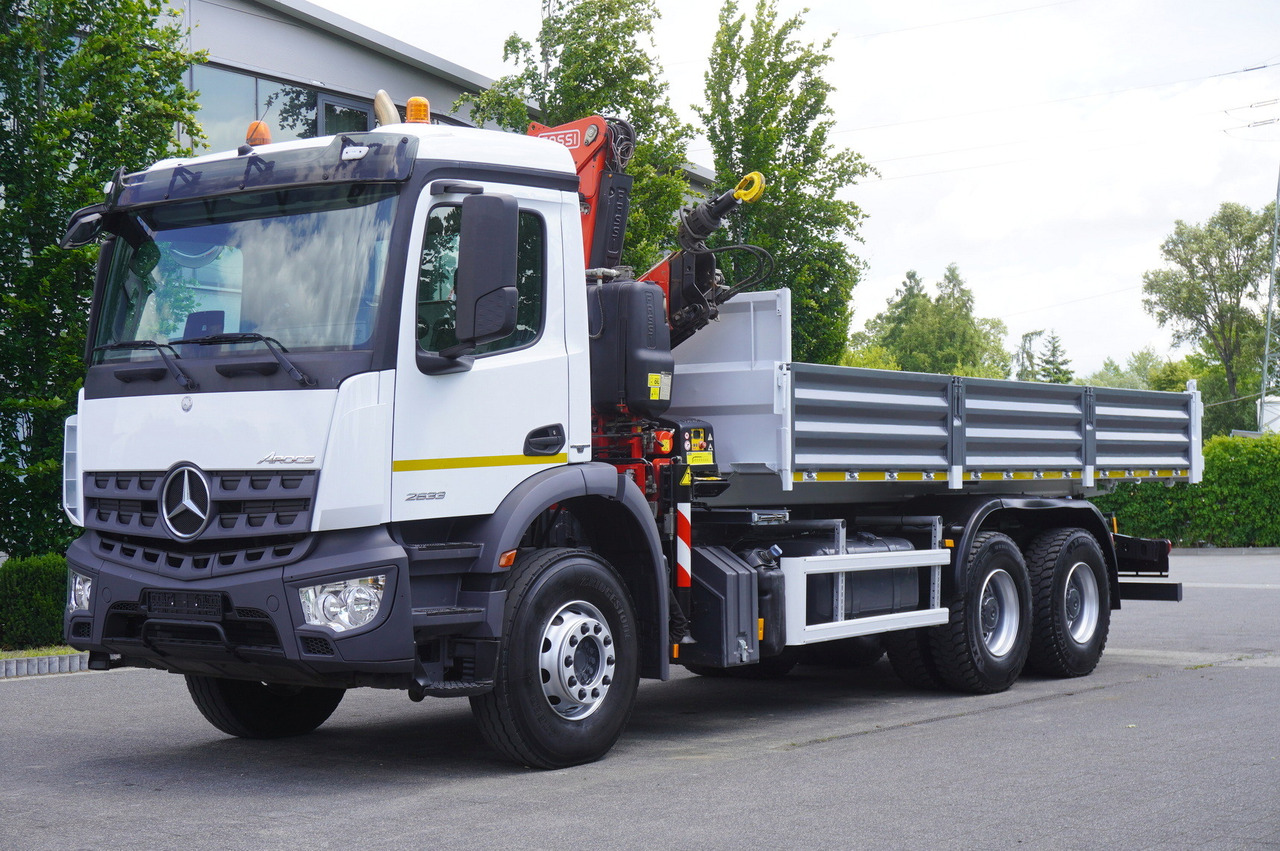 MERCEDES-BENZ AROCS 2633 6x4 / 5.5 T crane FASSI F135 / Tipper 15 EPAL - Kamion sa tovarnim sandukom, Kamion sa dizalicom: slika 2 MERCEDES-BENZ AROCS 2633 6x4 / 5.5 T crane FASSI F135 / Tipper 15 EPAL - Kamion sa tovarnim sandukom, Kamion sa dizalicom: slika 2