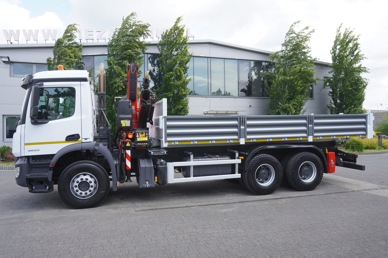 MERCEDES-BENZ AROCS 2633 6x4 / 5.5 T crane FASSI F135 / Tipper 15 EPAL - Istovarivač, Kamion sa dizalicom: slika 3 MERCEDES-BENZ AROCS 2633 6x4 / 5.5 T crane FASSI F135 / Tipper 15 EPAL - Istovarivač, Kamion sa dizalicom: slika 3