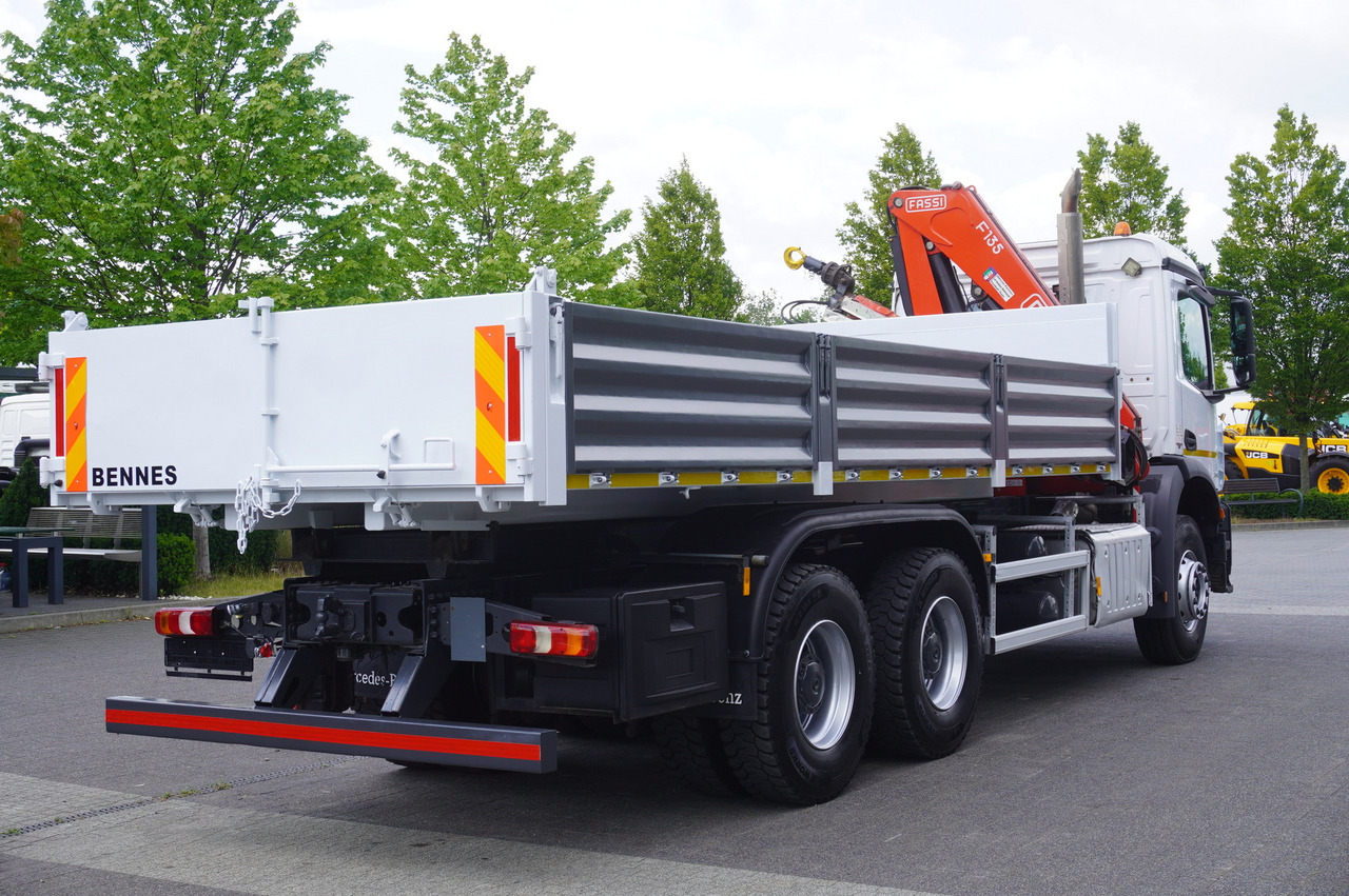 Istovarivač, Kamion sa dizalicom MERCEDES-BENZ AROCS 2633 6x4 / 5.5 T crane FASSI F135 / Tipper 15 EPAL: slika 8