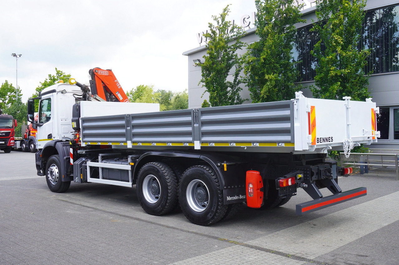 Istovarivač, Kamion sa dizalicom MERCEDES-BENZ AROCS 2633 6x4 / 5.5 T crane FASSI F135 / Tipper 15 EPAL: slika 6