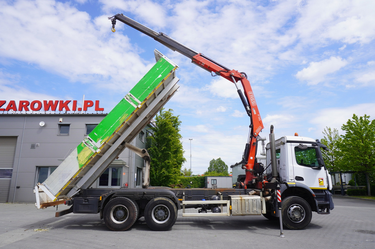 MERCEDES-BENZ AROCS 2633 6x4 / 5.5 T crane FASSI F135 / Tipper 15 EPAL - Kamion sa dizalicom: slika 4 MERCEDES-BENZ AROCS 2633 6x4 / 5.5 T crane FASSI F135 / Tipper 15 EPAL - Kamion sa dizalicom: slika 4