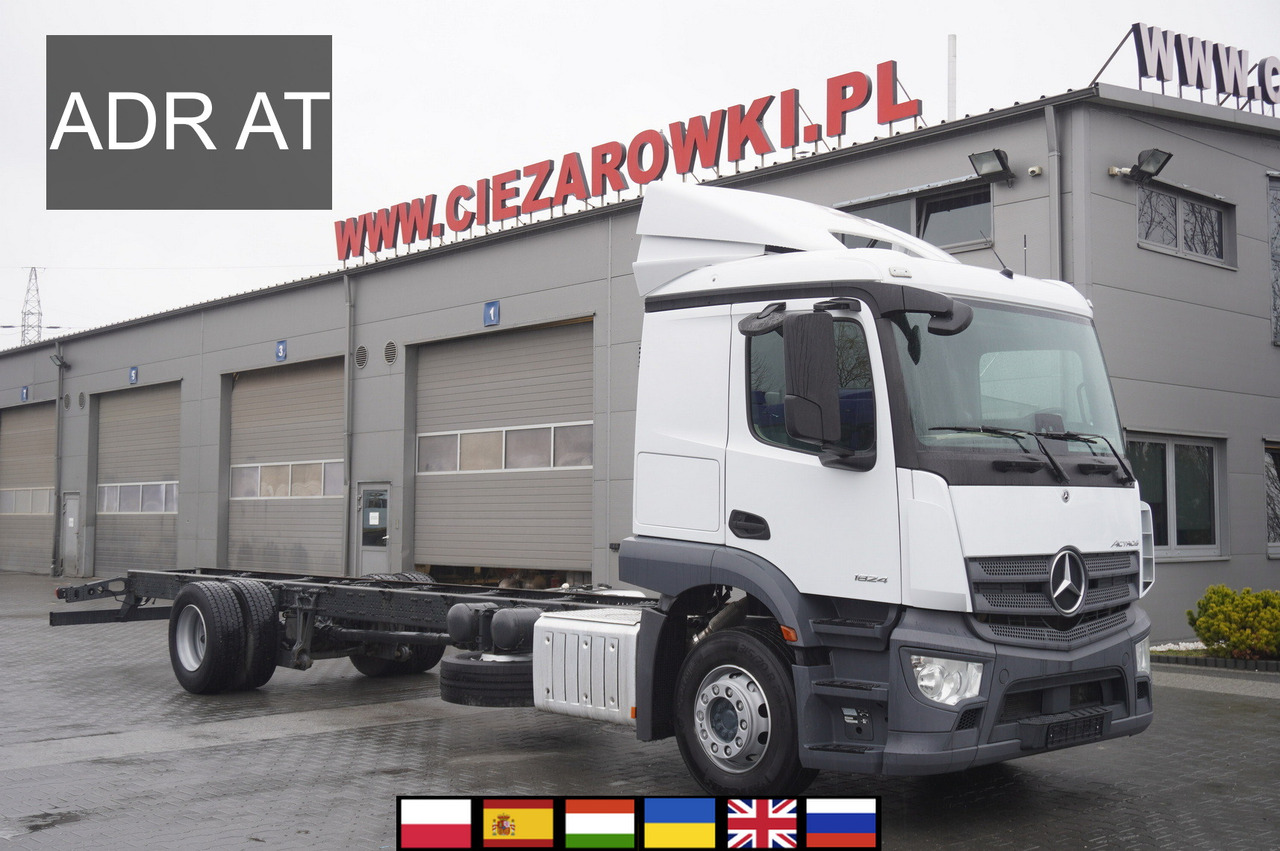 MERCEDES-BENZ Actros 1824 / 9.1 m chassis / ADR AT / sleeping cabin - Kamion sa golom šasijom i zatvorenom kabinom: slika 1 MERCEDES-BENZ Actros 1824 / 9.1 m chassis / ADR AT / sleeping cabin - Kamion sa golom šasijom i zatvorenom kabinom: slika 1