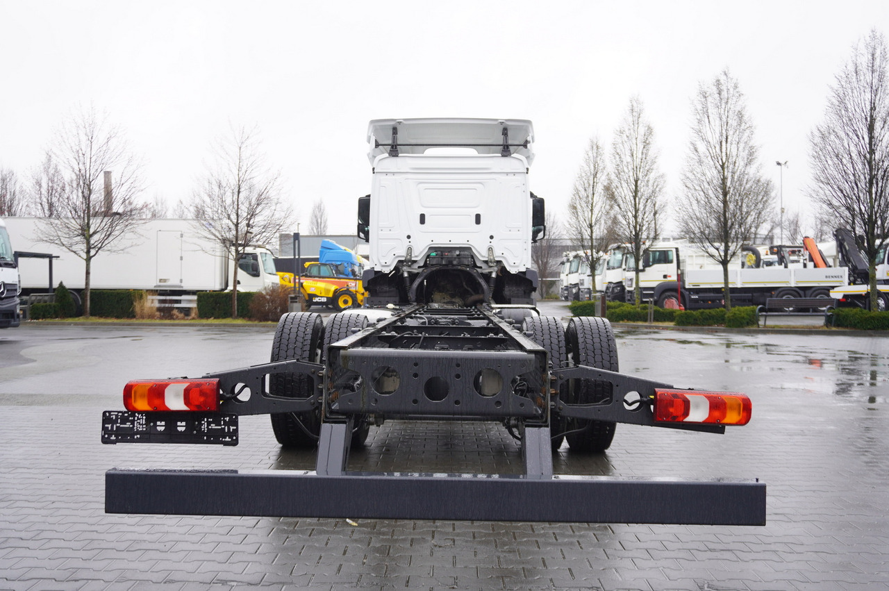 MERCEDES-BENZ Actros 1824 / 9.1 m chassis / ADR AT / sleeping cabin - Kamion sa golom šasijom i zatvorenom kabinom: slika 4 MERCEDES-BENZ Actros 1824 / 9.1 m chassis / ADR AT / sleeping cabin - Kamion sa golom šasijom i zatvorenom kabinom: slika 4