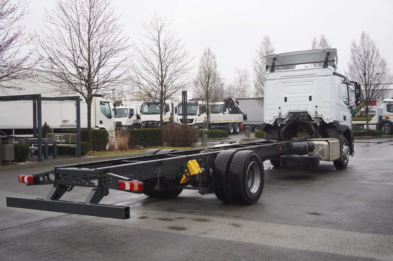 MERCEDES-BENZ Actros 1824 / 9.1 m chassis / sleeping cabin - Kamion sa golom šasijom i zatvorenom kabinom: slika 5 MERCEDES-BENZ Actros 1824 / 9.1 m chassis / sleeping cabin - Kamion sa golom šasijom i zatvorenom kabinom: slika 5