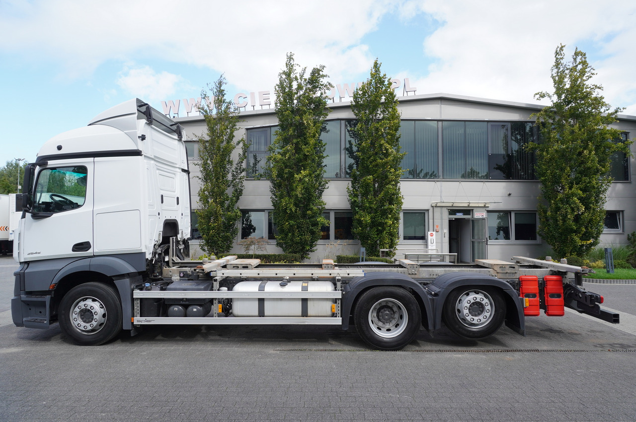 MERCEDES-BENZ Actros 2545 6×2 MP5 / Full ADR / 2 units - Kamion za prevoz kontejnera/ Kamion sa promenjivim sandukom: slika 3 MERCEDES-BENZ Actros 2545 6×2 MP5 / Full ADR / 2 units - Kamion za prevoz kontejnera/ Kamion sa promenjivim sandukom: slika 3