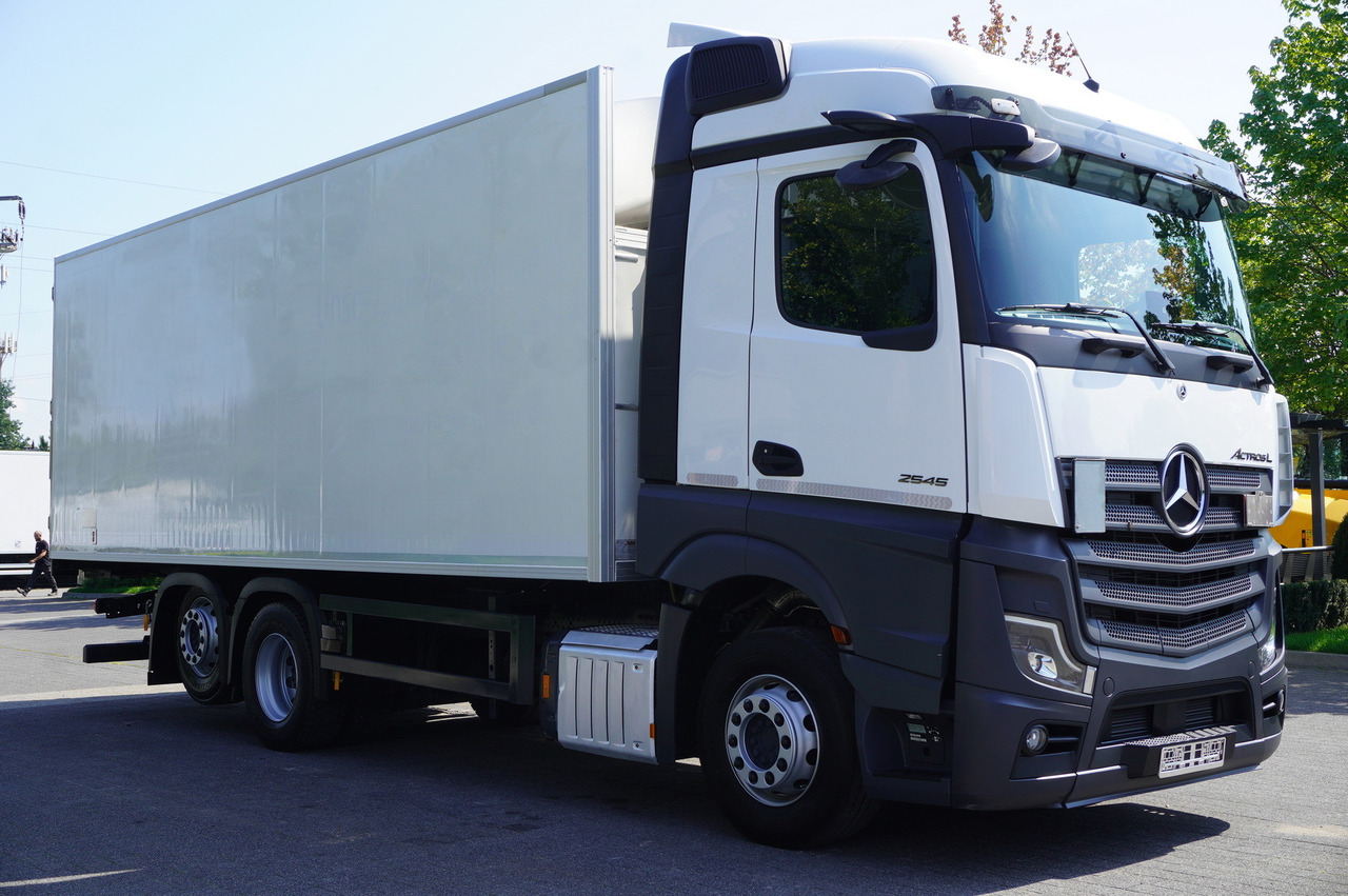 MERCEDES-BENZ Actros 2545 MP5 6×2 E6 / Kiesling meat hook refrigerator / Carrier Supra 1250 / 2022 - Hladnjača: slika 5 MERCEDES-BENZ Actros 2545 MP5 6×2 E6 / Kiesling meat hook refrigerator / Carrier Supra 1250 / 2022 - Hladnjača: slika 5