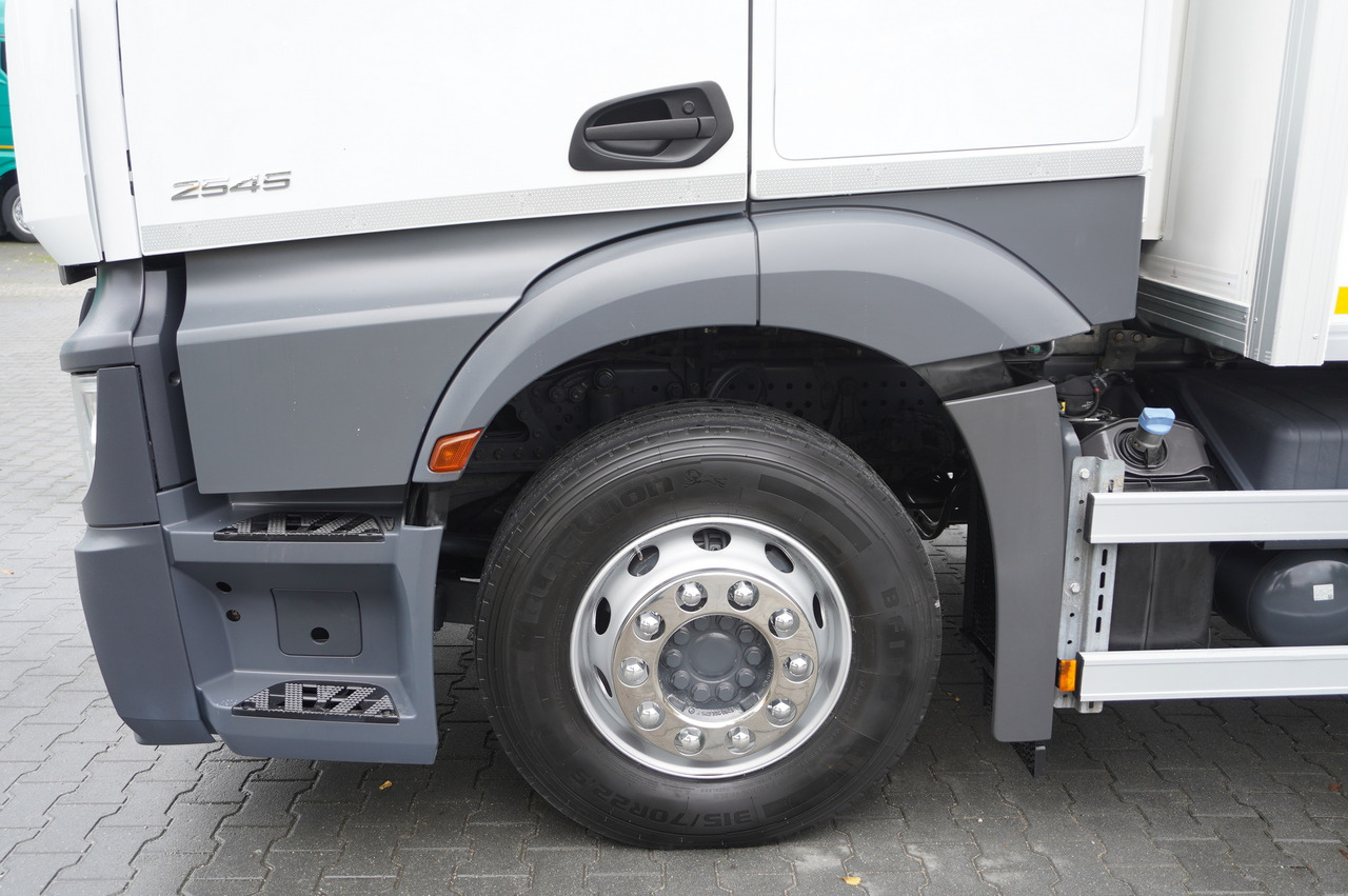 Hladnjača MERCEDES-BENZ Actros 2545 MP5 / Lecapitaine 18 EPAL refrigerator / Bitemperature / Carrier Supra 850 MT / ADR AT: slika 17 Hladnjača MERCEDES-BENZ Actros 2545 MP5 / Lecapitaine 18 EPAL refrigerator / Bitemperature / Carrier Supra 850 MT / ADR AT: slika 17