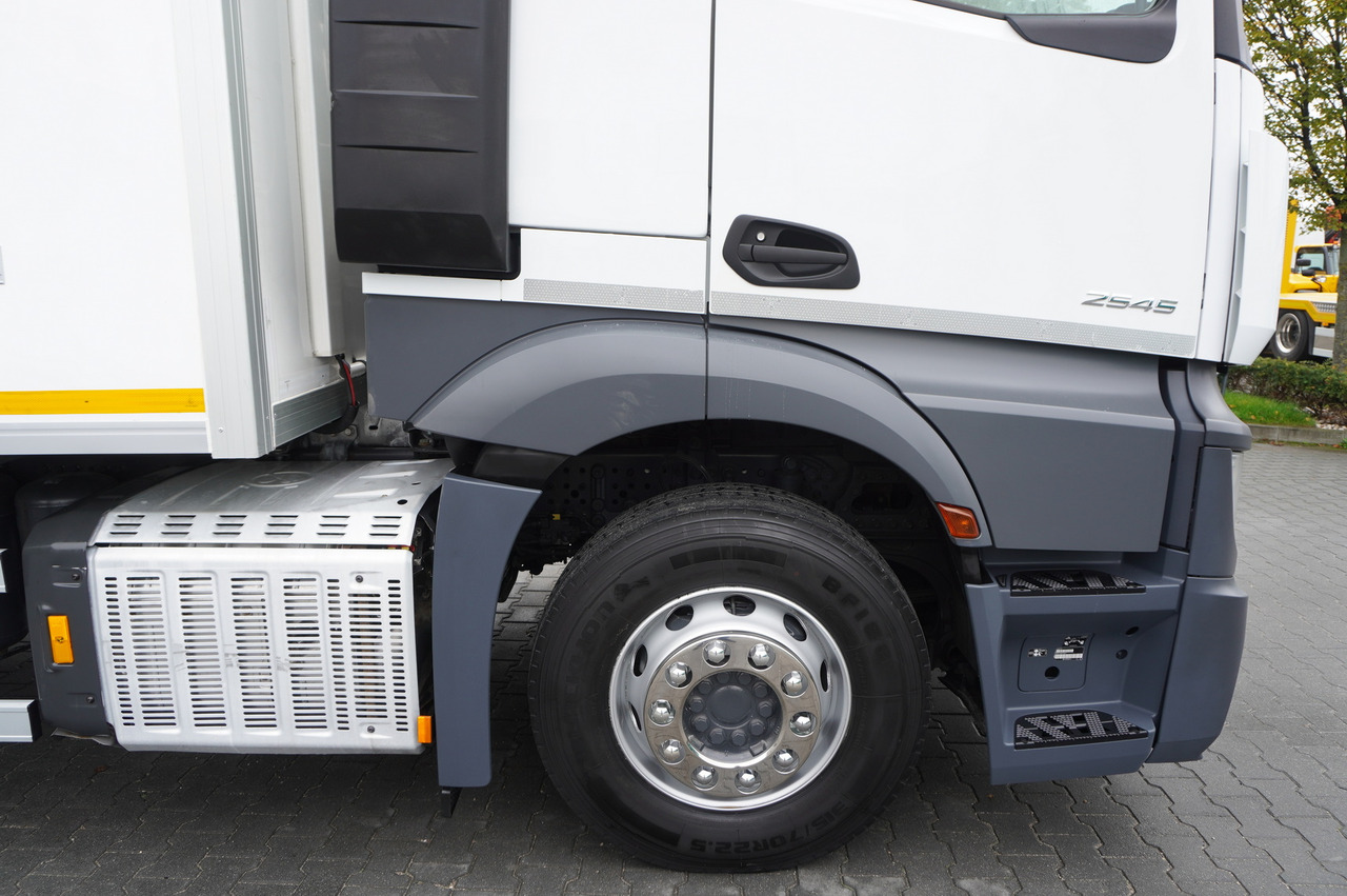 Hladnjača MERCEDES-BENZ Actros 2545 MP5 / Lecapitaine 18 EPAL refrigerator / Bitemperature / Carrier Supra 850 MT / ADR AT: slika 15 Hladnjača MERCEDES-BENZ Actros 2545 MP5 / Lecapitaine 18 EPAL refrigerator / Bitemperature / Carrier Supra 850 MT / ADR AT: slika 15