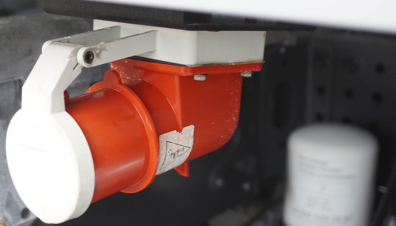 Hladnjača MERCEDES-BENZ Actros 2545 MP5 / Lecapitaine 18 EPAL refrigerator / Bitemperature / Carrier Supra 850 MT / ADR AT: slika 8 Hladnjača MERCEDES-BENZ Actros 2545 MP5 / Lecapitaine 18 EPAL refrigerator / Bitemperature / Carrier Supra 850 MT / ADR AT: slika 8