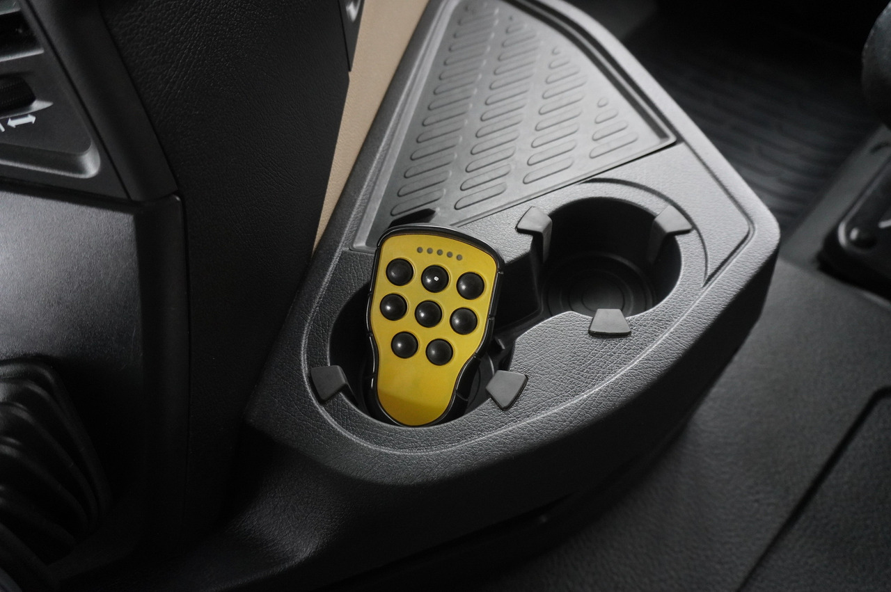 Istovarivač MERCEDES-BENZ Actros 3563 8x4 / Tipper for grain 20 t load capacity: slika 29