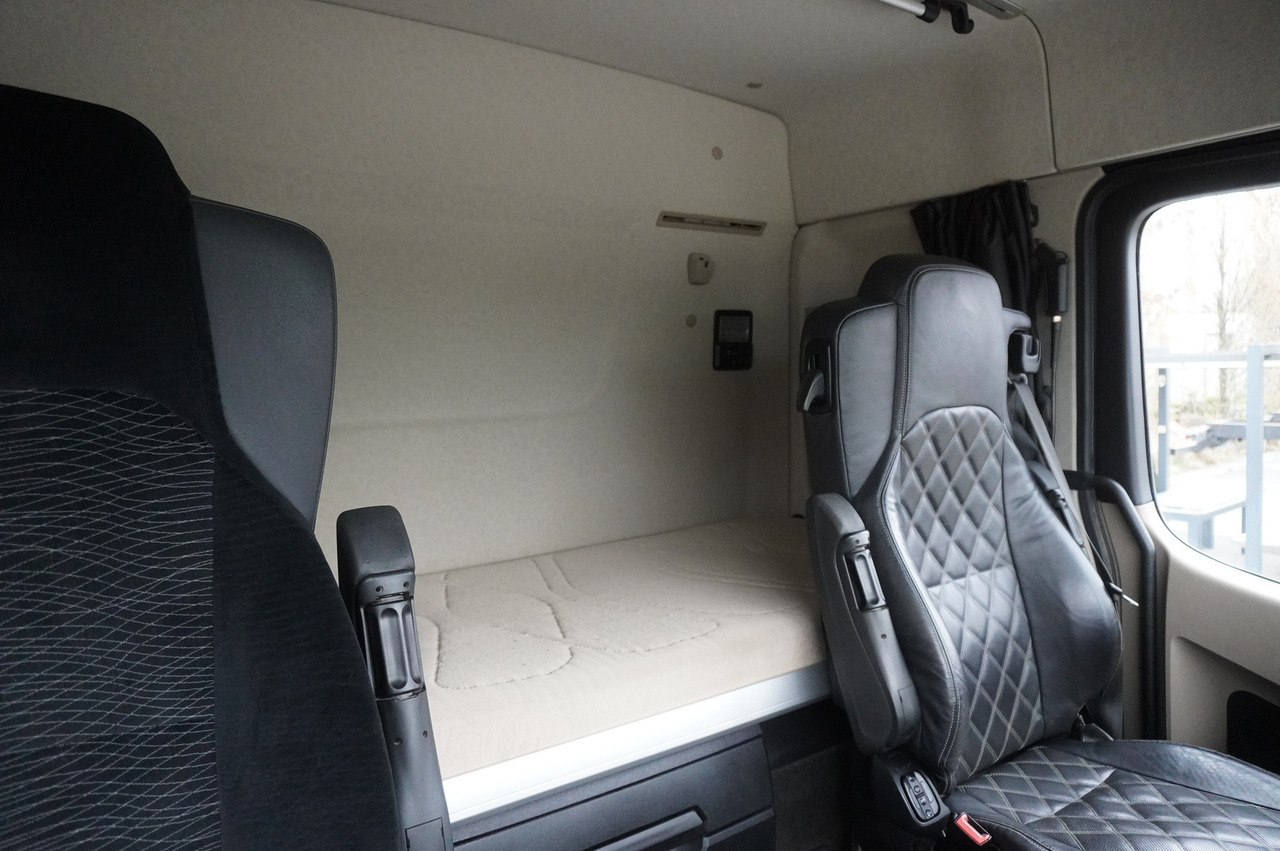 Istovarivač MERCEDES-BENZ Actros 3563 8x4 / Tipper for grain 20 t load capacity: slika 34