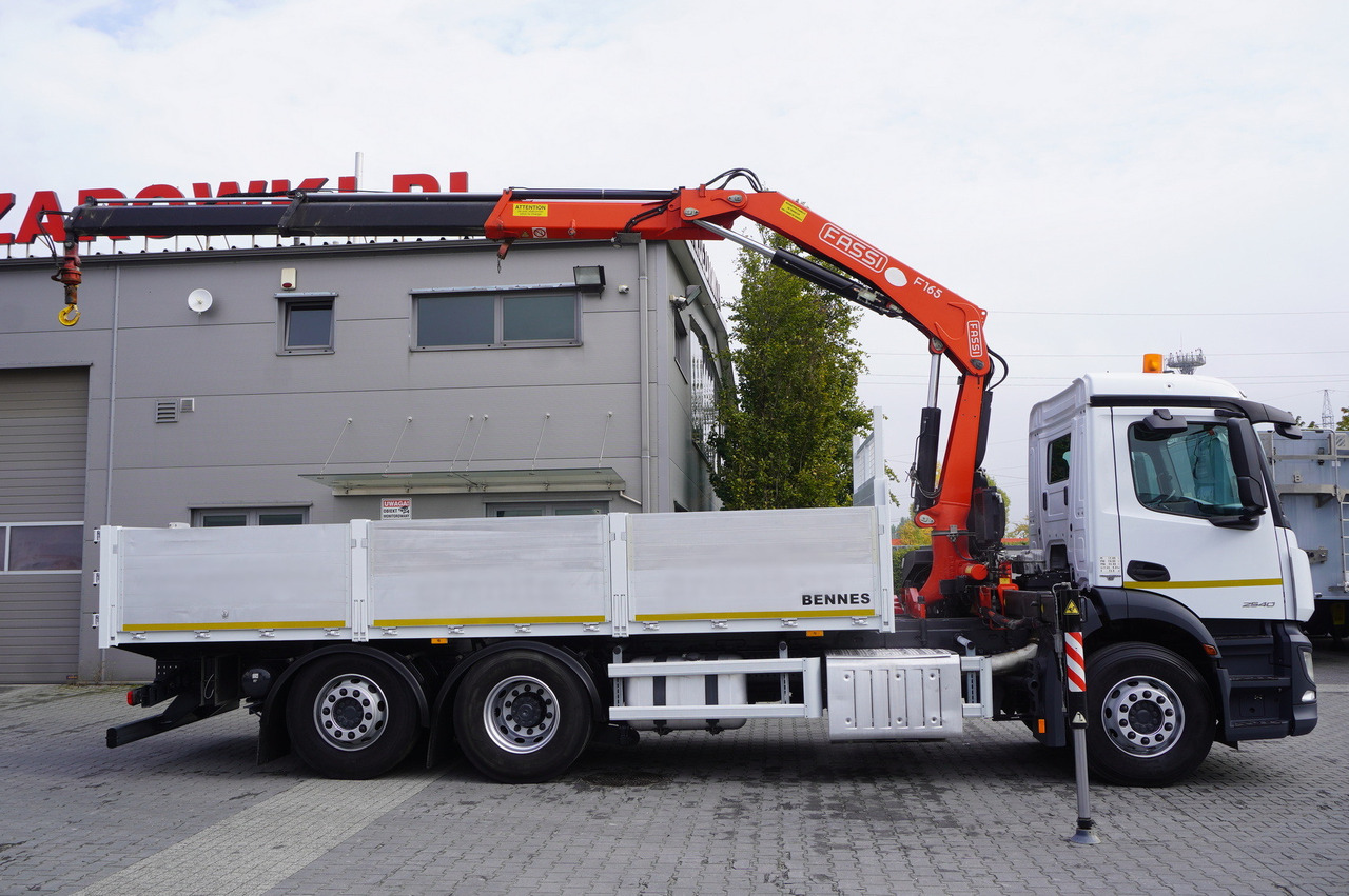 MERCEDES-BENZ Antos 2540 / Flatbed 15 EPAL / Fassi F165 / 6.1 t / 8 m reach / remote control / rotator / 1600 MTH / steered axle - Kamion sa dizalicom: slika 2 MERCEDES-BENZ Antos 2540 / Flatbed 15 EPAL / Fassi F165 / 6.1 t / 8 m reach / remote control / rotator / 1600 MTH / steered axle - Kamion sa dizalicom: slika 2