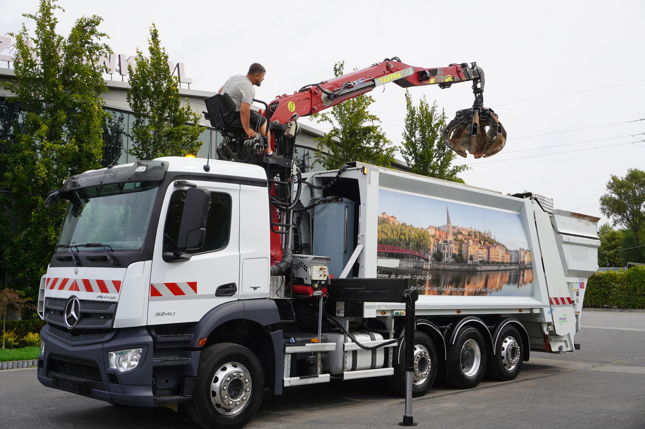 MERCEDES-BENZ Antos 3240 8x2 / Tajfun 5T crane / Farid Industries garbage truck/ 3 steered axles - Vakuumska cisterna: slika 4 MERCEDES-BENZ Antos 3240 8x2 / Tajfun 5T crane / Farid Industries garbage truck/ 3 steered axles - Vakuumska cisterna: slika 4