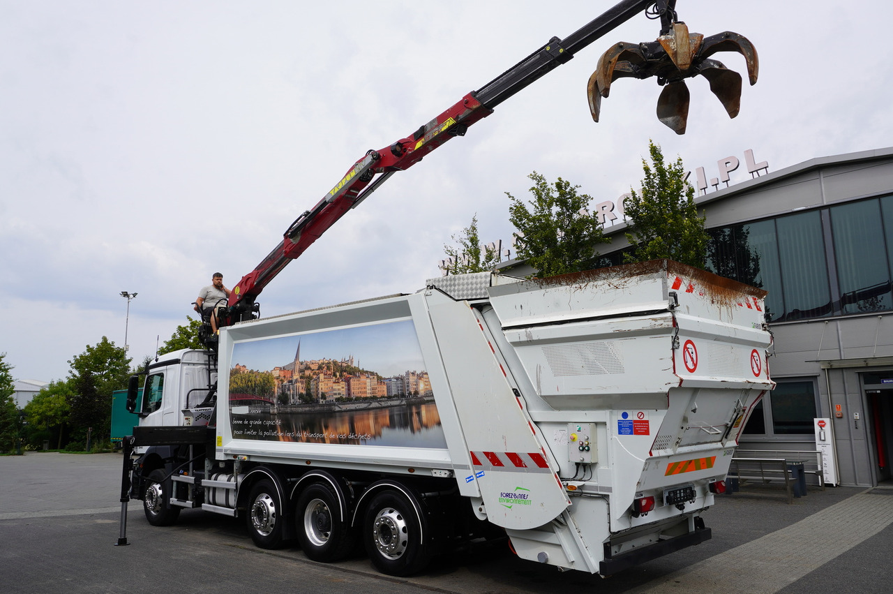 MERCEDES-BENZ Antos 3240 8x2 / Tajfun 5T crane / Farid Industries garbage truck/ 3 steered axles - Kamion sa dizalicom: slika 2 MERCEDES-BENZ Antos 3240 8x2 / Tajfun 5T crane / Farid Industries garbage truck/ 3 steered axles - Kamion sa dizalicom: slika 2