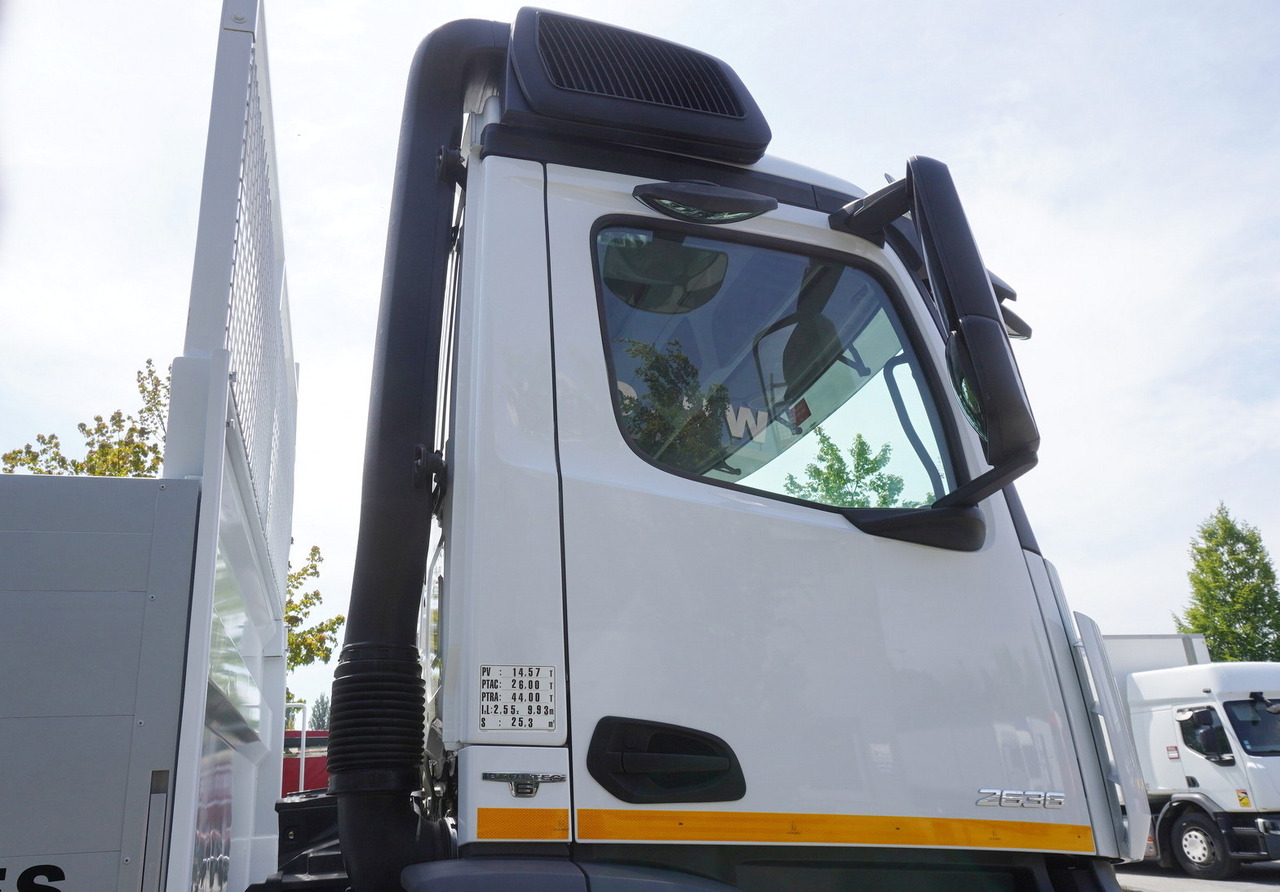 MERCEDES-BENZ Arocs 2633 flatbed truck / Crane FASSI F155A.0.23 / REMOTE CONTROL / 230,000 km MERCEDES-BENZ Arocs 2633 flatbed truck / Crane FASSI F155A.0.23 / REMOTE CONTROL / 230,000 km: slika 18