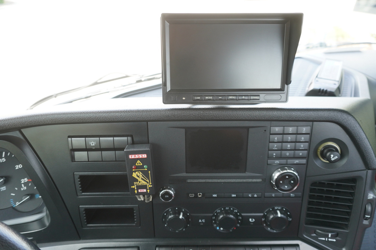 MERCEDES-BENZ Arocs 2633 flatbed truck / Crane FASSI F155A.0.23 / REMOTE CONTROL / 230,000 km MERCEDES-BENZ Arocs 2633 flatbed truck / Crane FASSI F155A.0.23 / REMOTE CONTROL / 230,000 km: slika 28