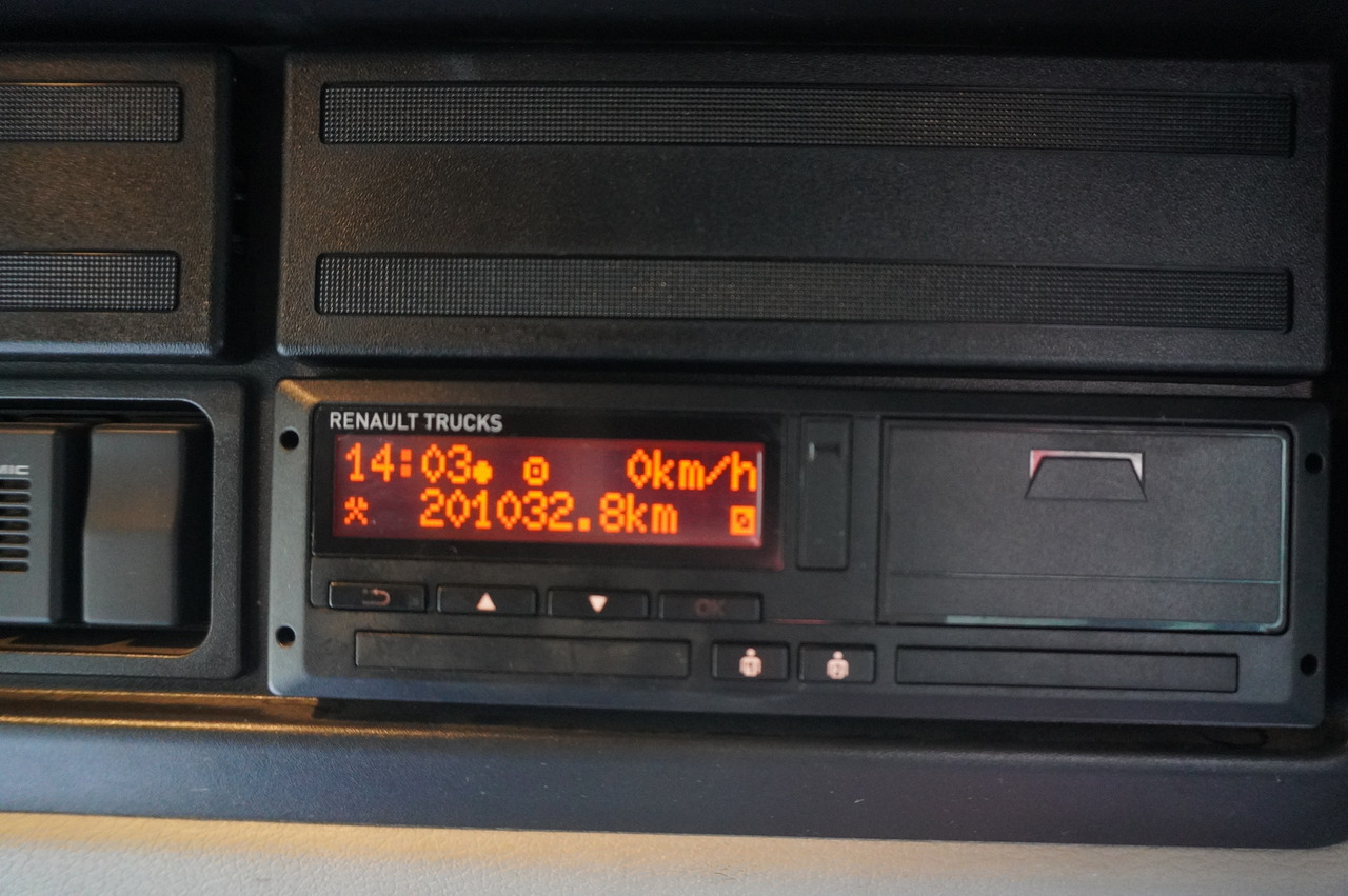 RENAULT C280 DTI 8 / FASSI crane 5.6 T / 560 MTH / range 8 m / Flatbed 15 EPAL - Kamion sa tovarnim sandukom, Kamion sa dizalicom: slika 4 RENAULT C280 DTI 8 / FASSI crane 5.6 T / 560 MTH / range 8 m / Flatbed 15 EPAL - Kamion sa tovarnim sandukom, Kamion sa dizalicom: slika 4