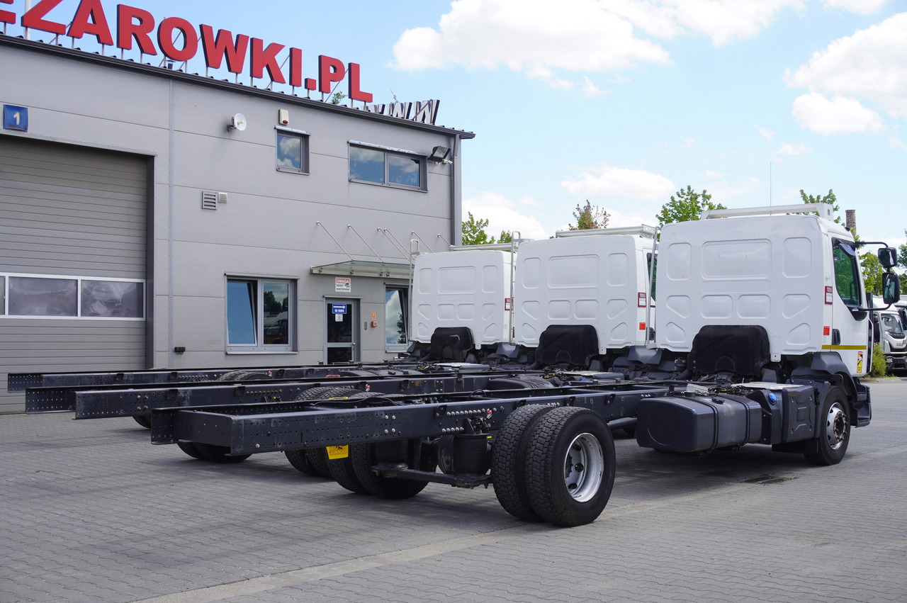 RENAULT D16 / Chassis 7.5 m / Differential lock / 170 tho. km / 3 units - Kamion za prevoz kontejnera/ Kamion sa promenjivim sandukom: slika 3 RENAULT D16 / Chassis 7.5 m / Differential lock / 170 tho. km / 3 units - Kamion za prevoz kontejnera/ Kamion sa promenjivim sandukom: slika 3